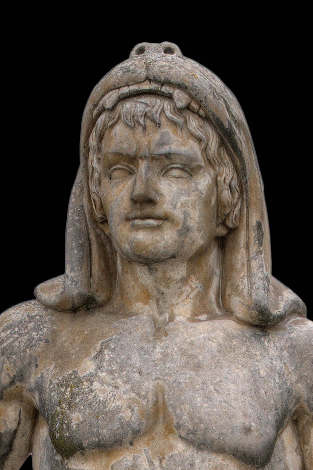  Figuratif figuratif italien en marbre monumental de style rationaliste  Sculptures de nus en vente 12