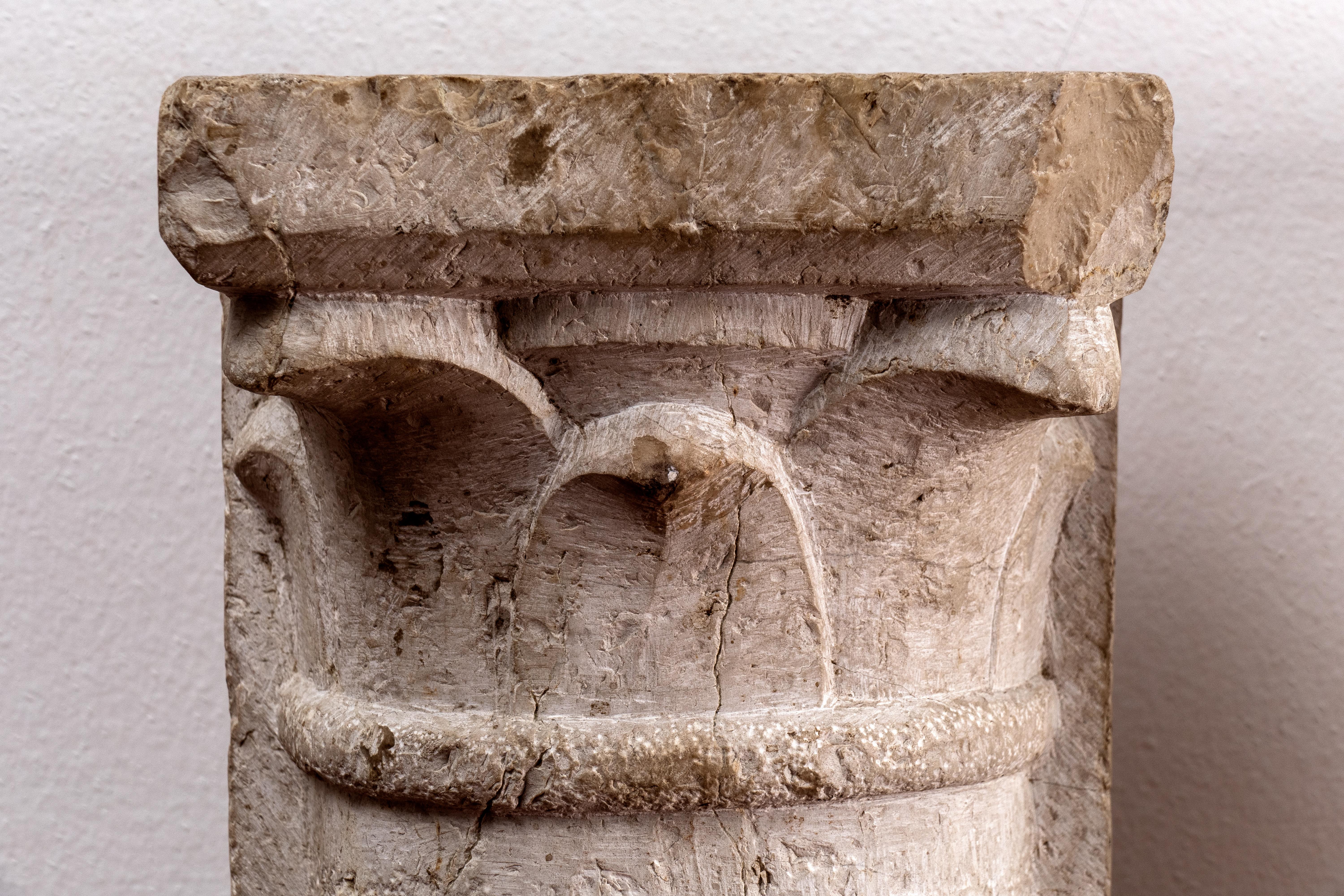 PAIR OF ROMANESQUE MARBLE COLUMNS, Italy, 13th/14th Century - Sculpture by Unknown
