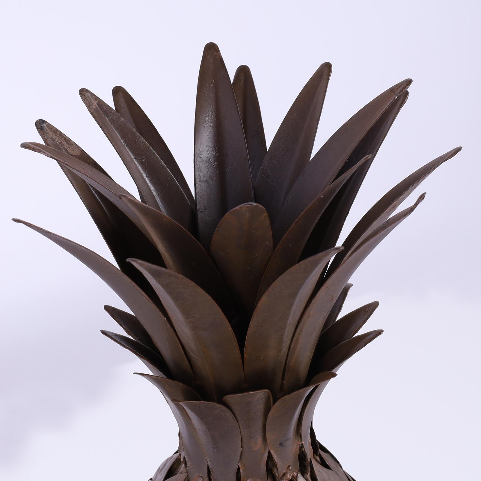 Coppia di sculture di ananas vintage in metallo in vendita 4