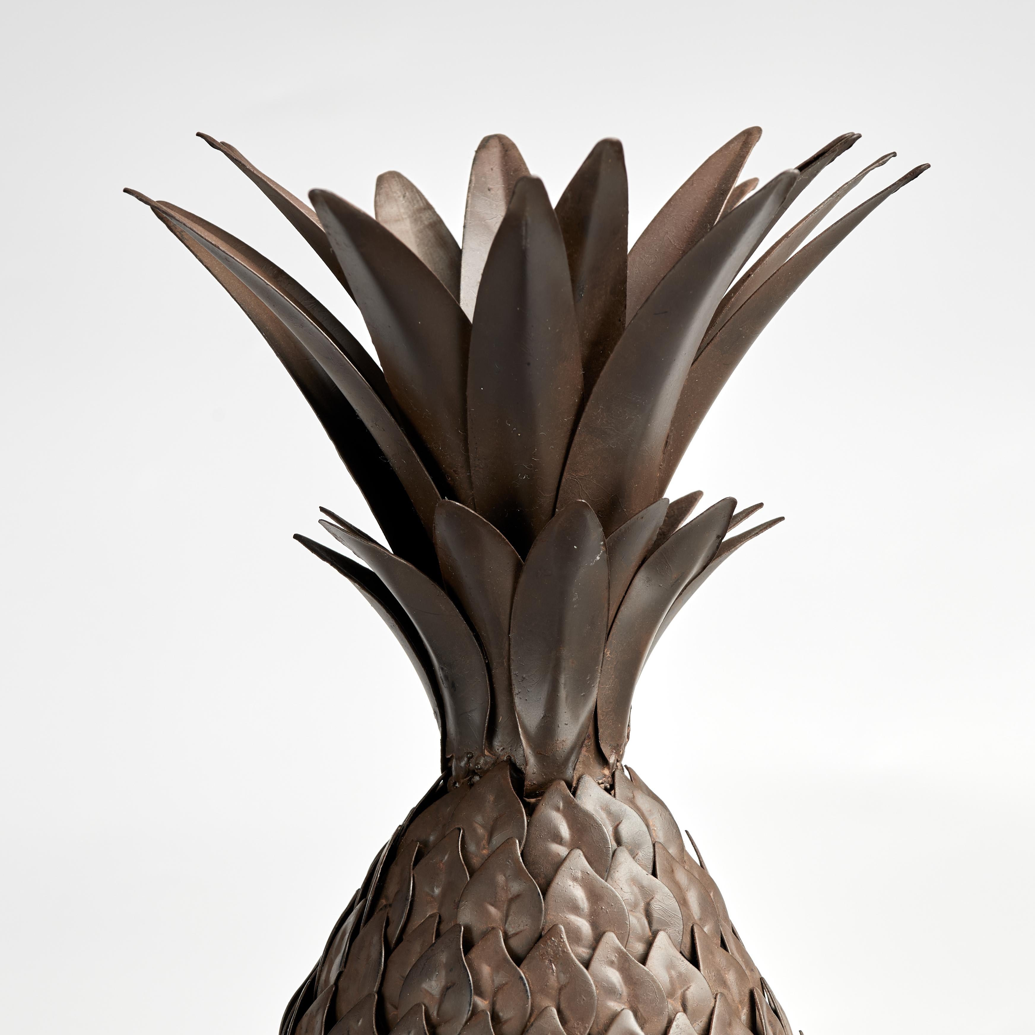 Coppia di sculture di ananas vintage in metallo in vendita 2