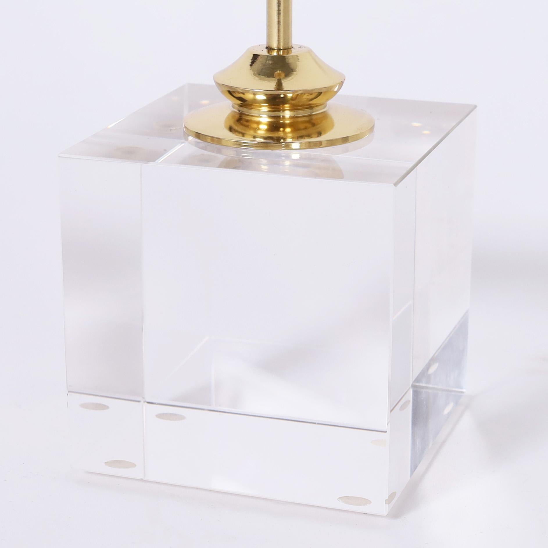 Coppia di sculture in quarzo vintage su lucite 5