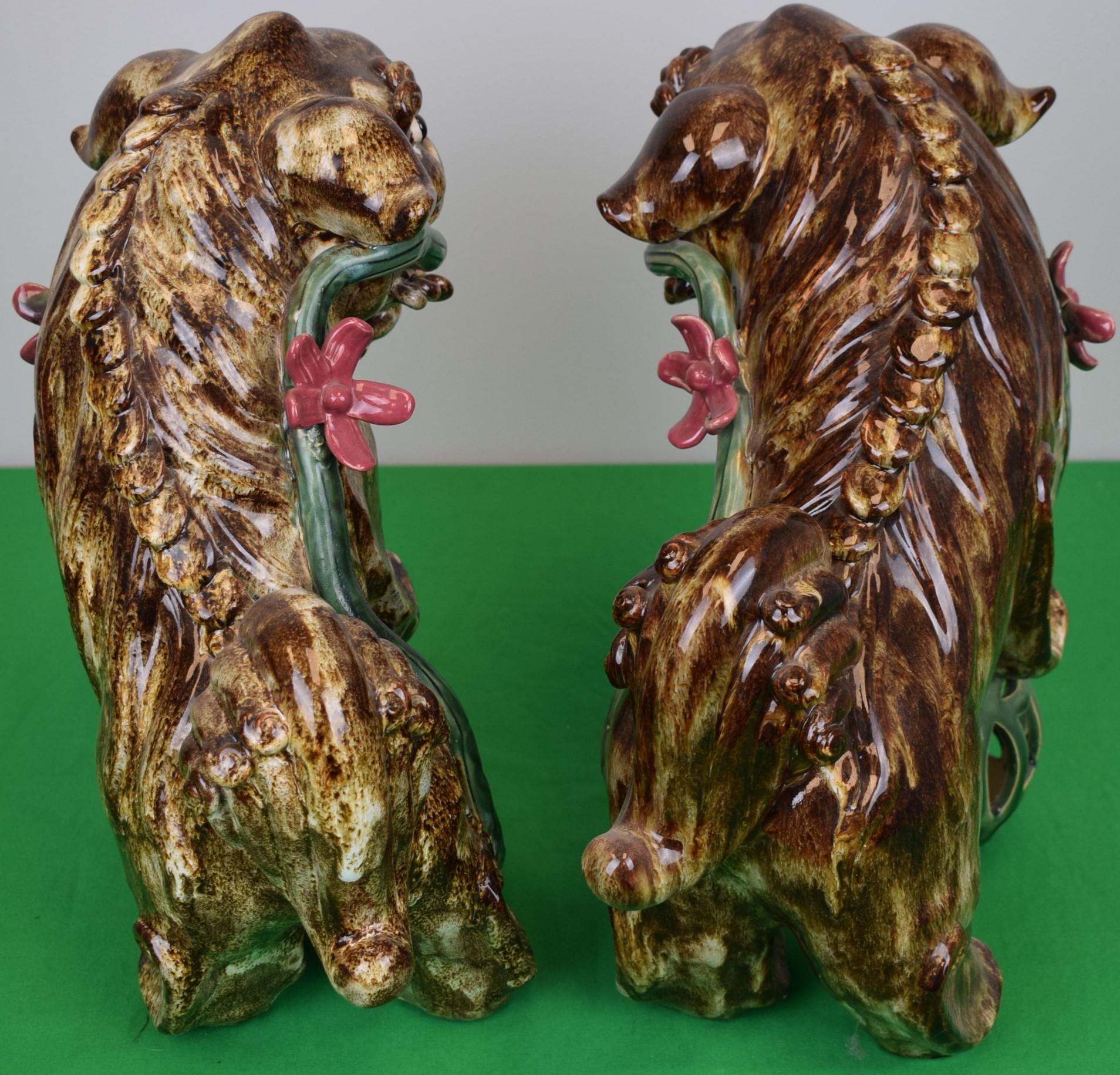 Pair x Chinoiserie Foo Dogs  For Sale 1
