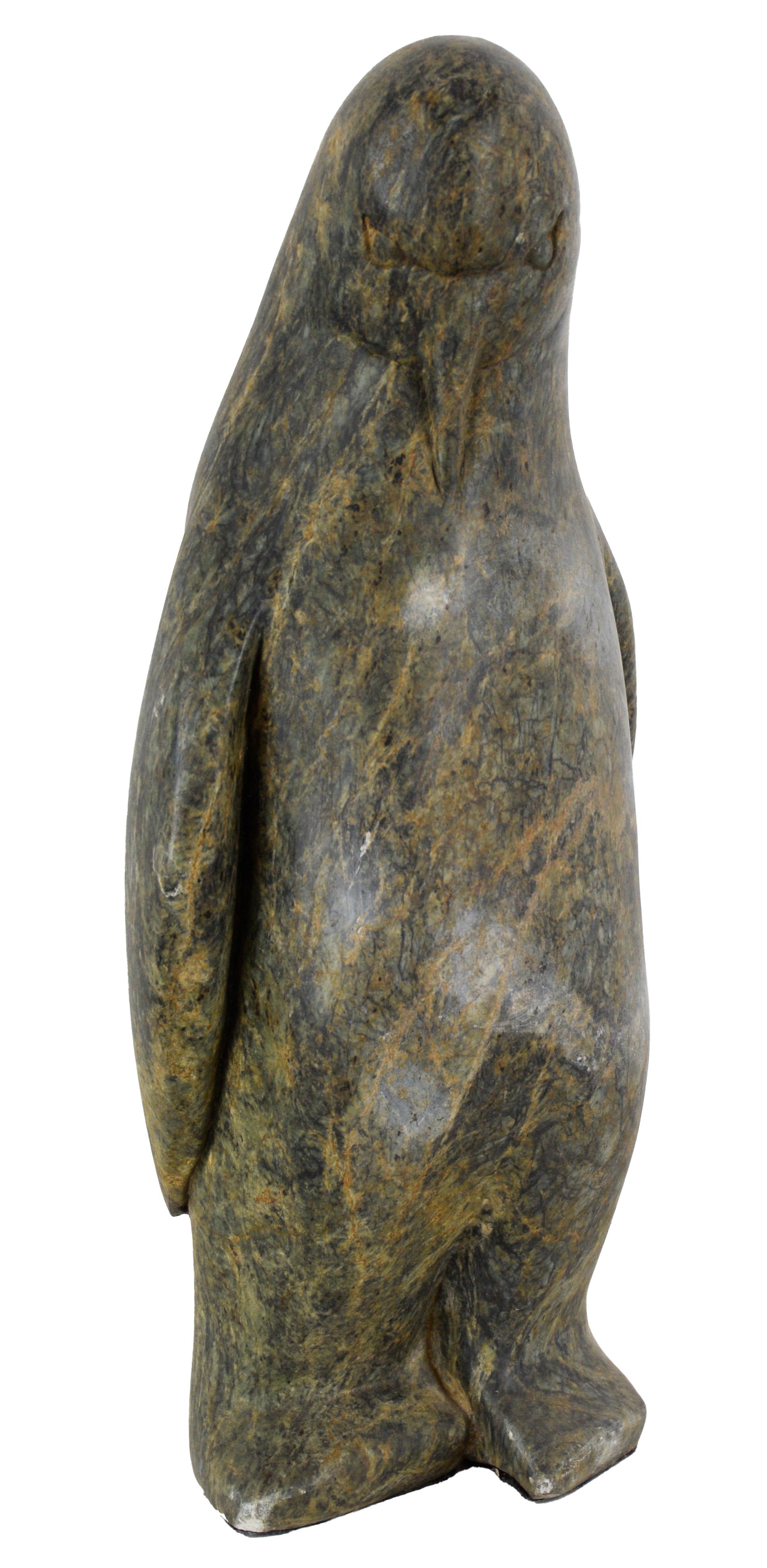 Figurative Sculpture de Unknown - "Pingüino" - Escultura tallada a mano en piedra esteatita, arte esquimal de la isla de San Lorenzo