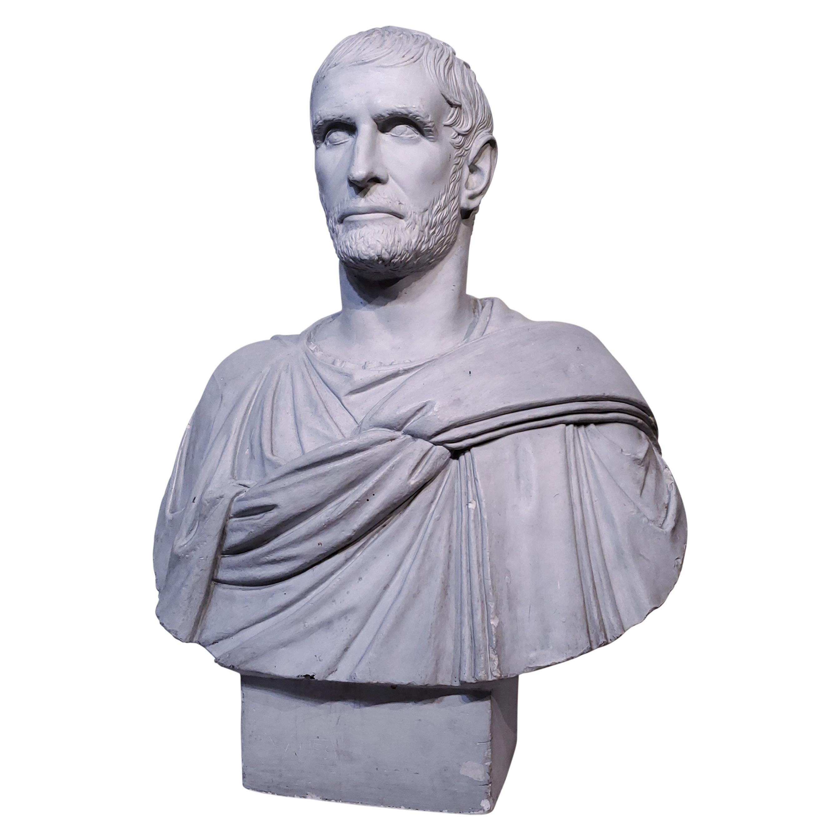 Plastische Gipsbüste des römischen Kaisers:: Capitoline Brutus (Lucius Junius Brutus) – Art von Unknown