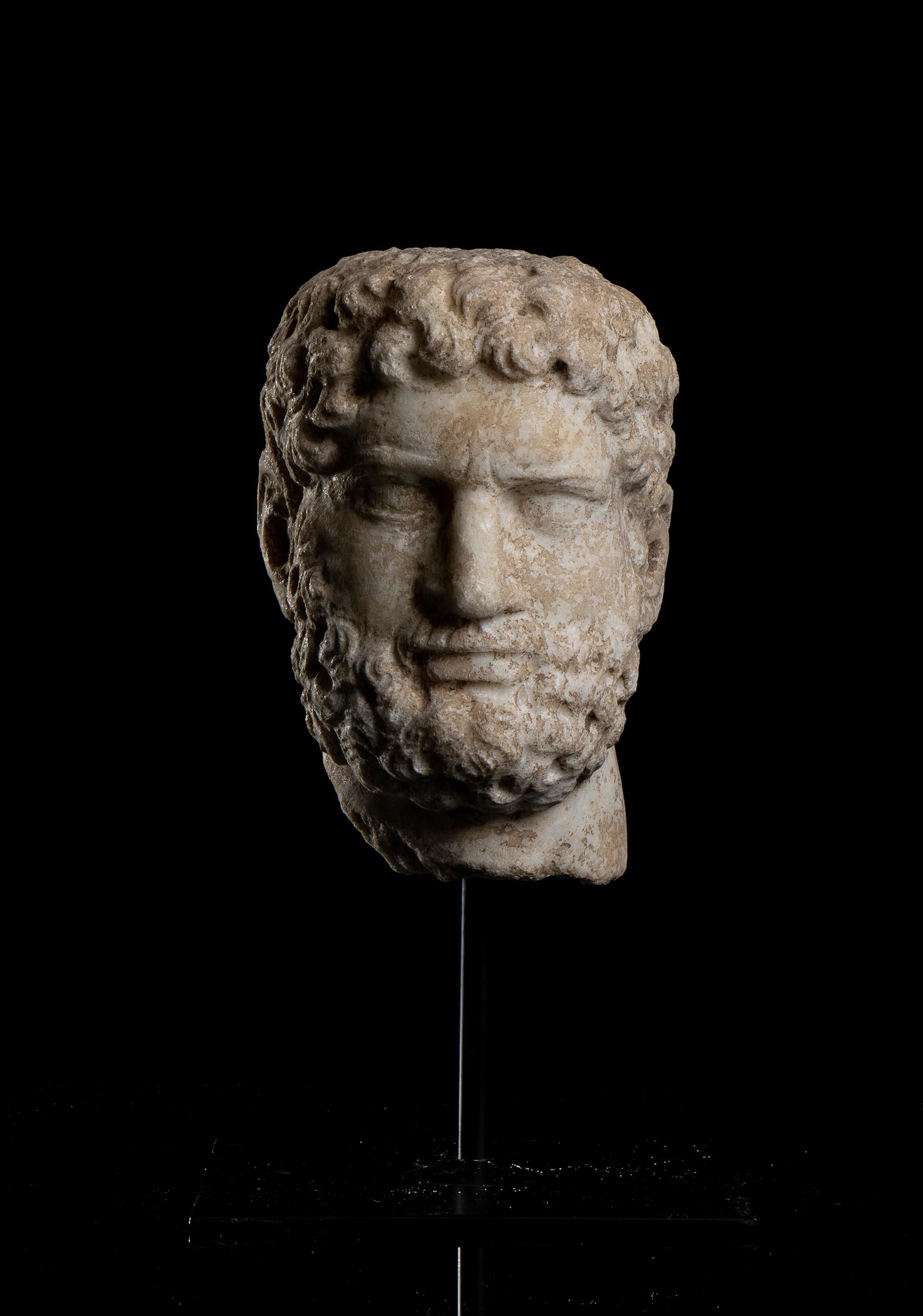 Unknown Figurative Sculpture – Porträtskulptur des römischen Kaisers Caracalla aus weißem Marmor, Italienische Grand Tour 