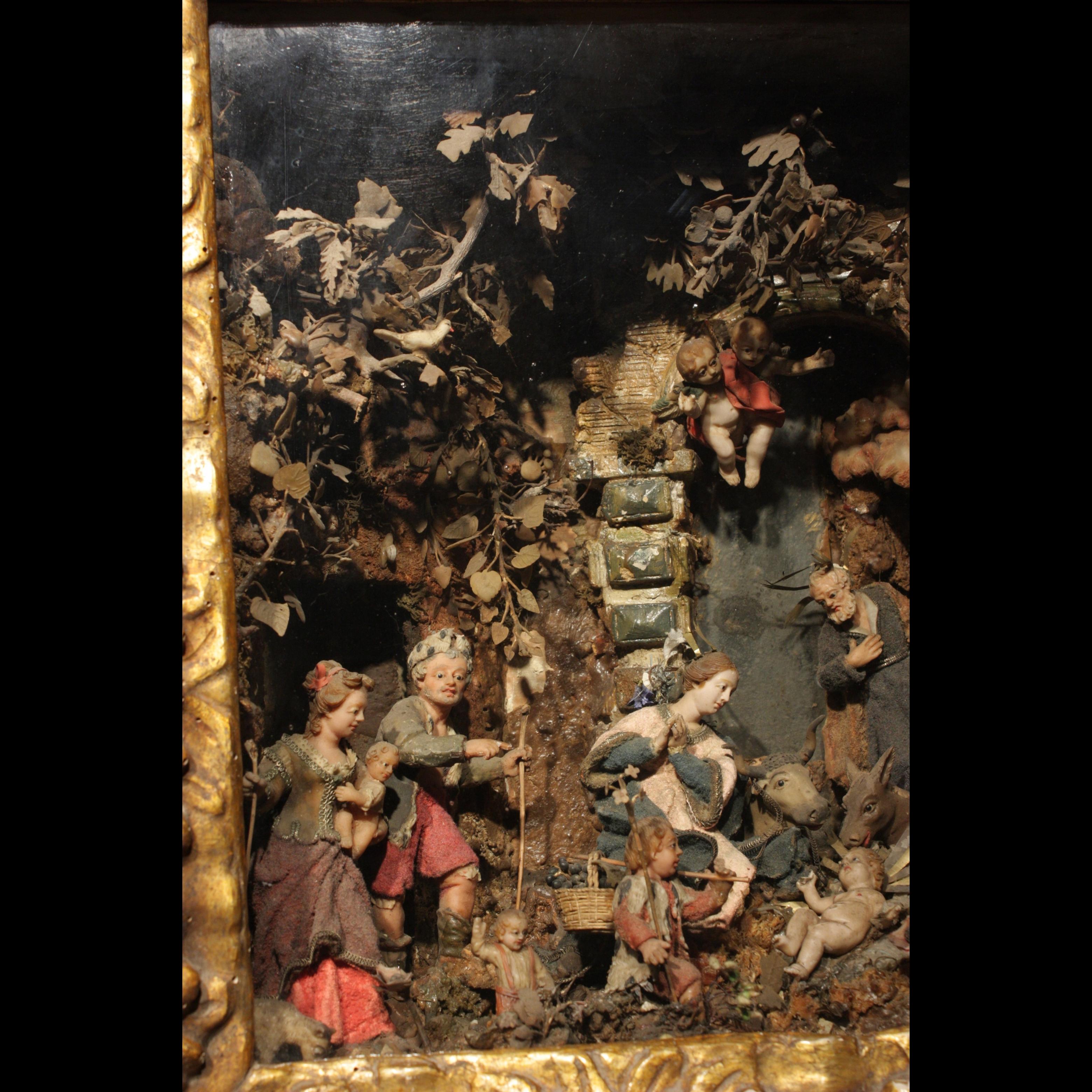 16th century Neapolitan nativity scene in gilded and marbled frame - Brown Figurative Sculpture by Unknown