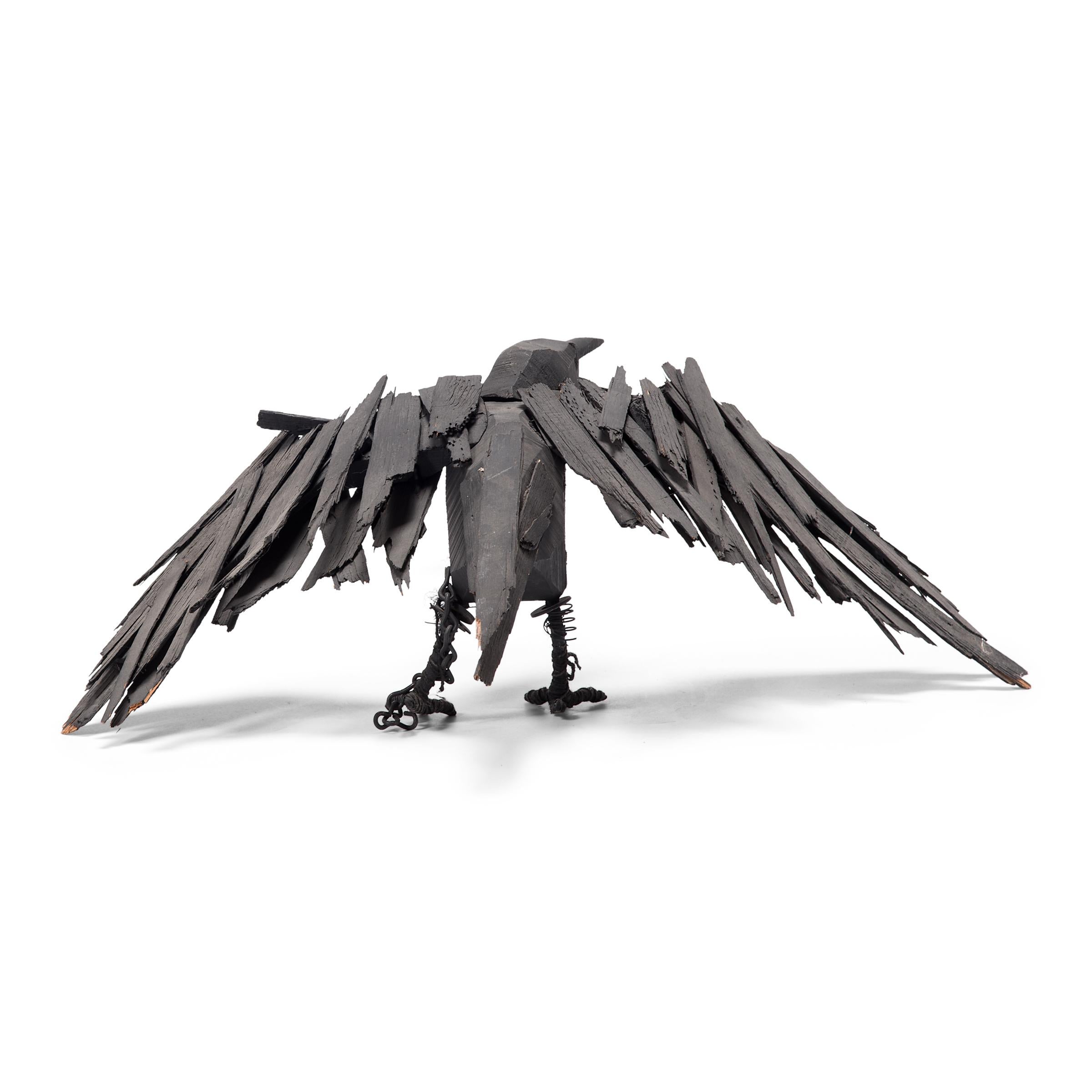 „Protector One“ Volkskunst Crow-Skulptur (Braun), Figurative Sculpture, von Unknown