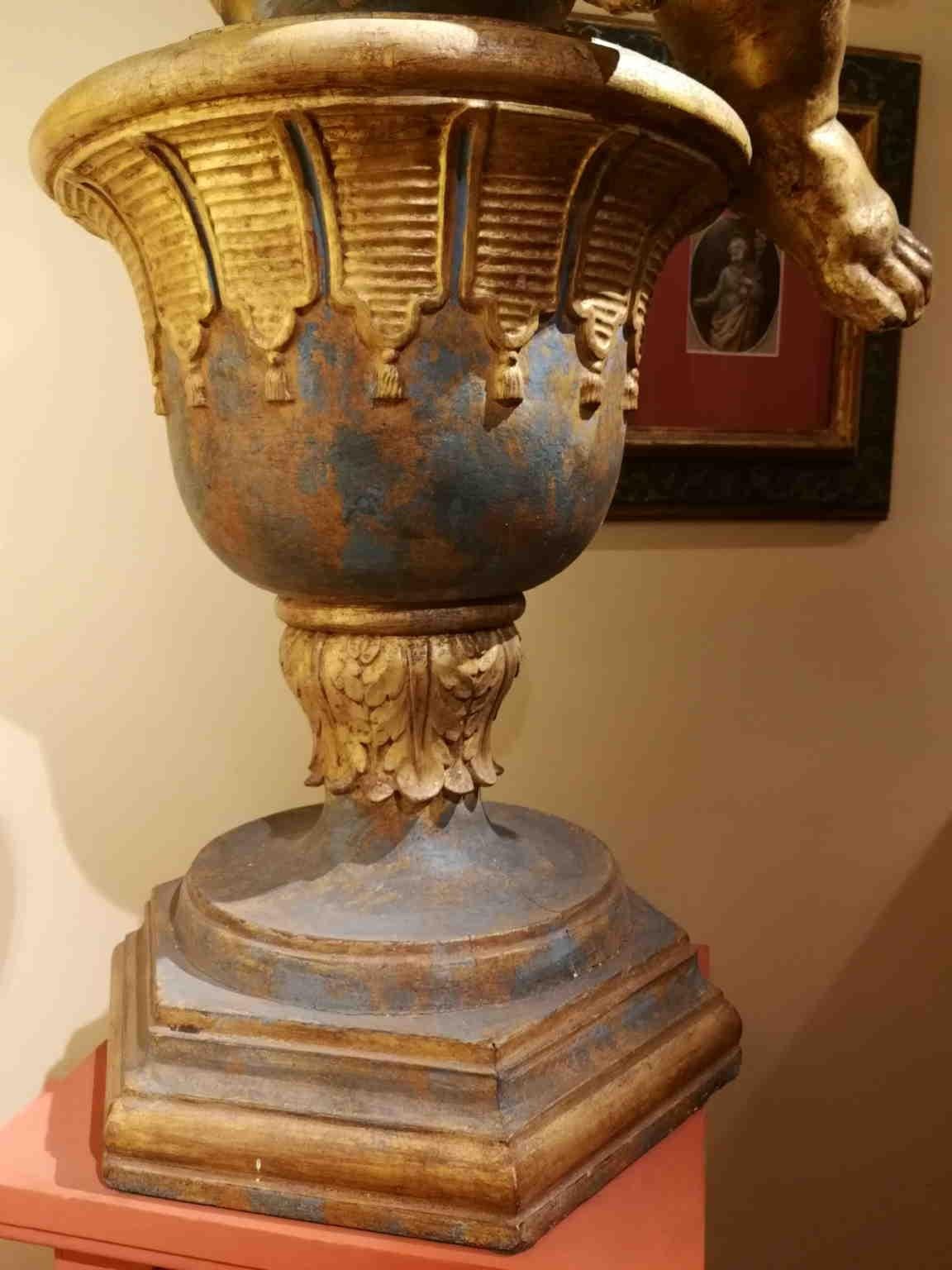 Putto in legno dorato reggi candela barocco italiano en venta 4