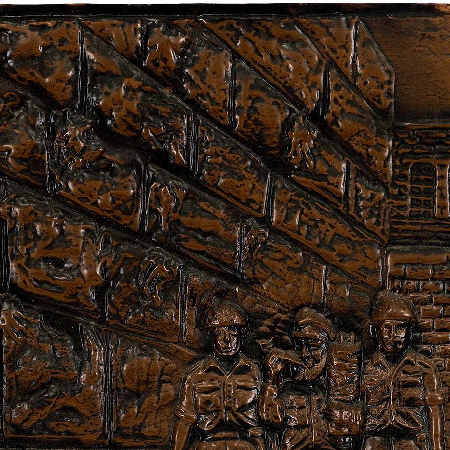 Shofar du rabbin Goren au mur occidental de Jérusalem Sculpture israélienne en cuivre gaufré en vente 1