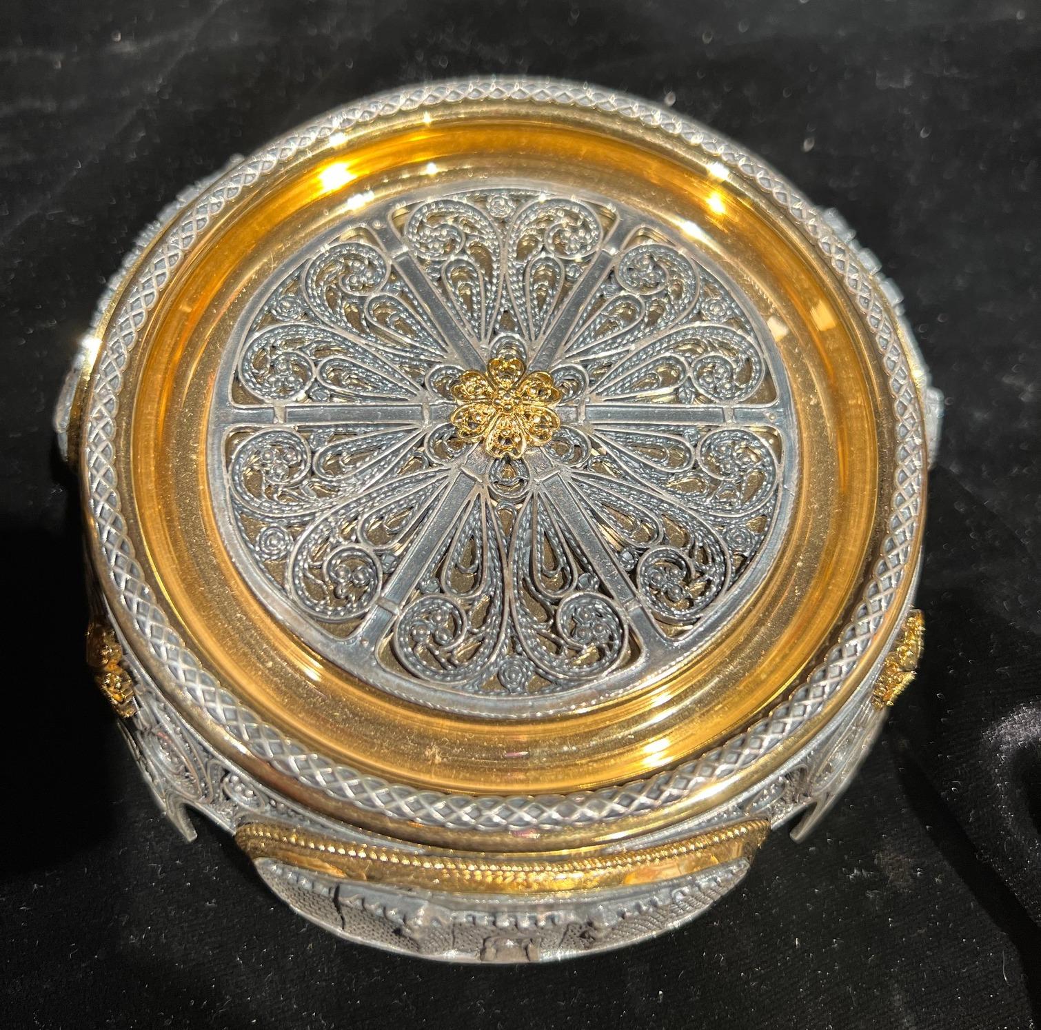 Seltener und außergewöhnlicher Kidduschbecher aus Sterlingsilber mit Goldeinsatz Judaica im Angebot 4