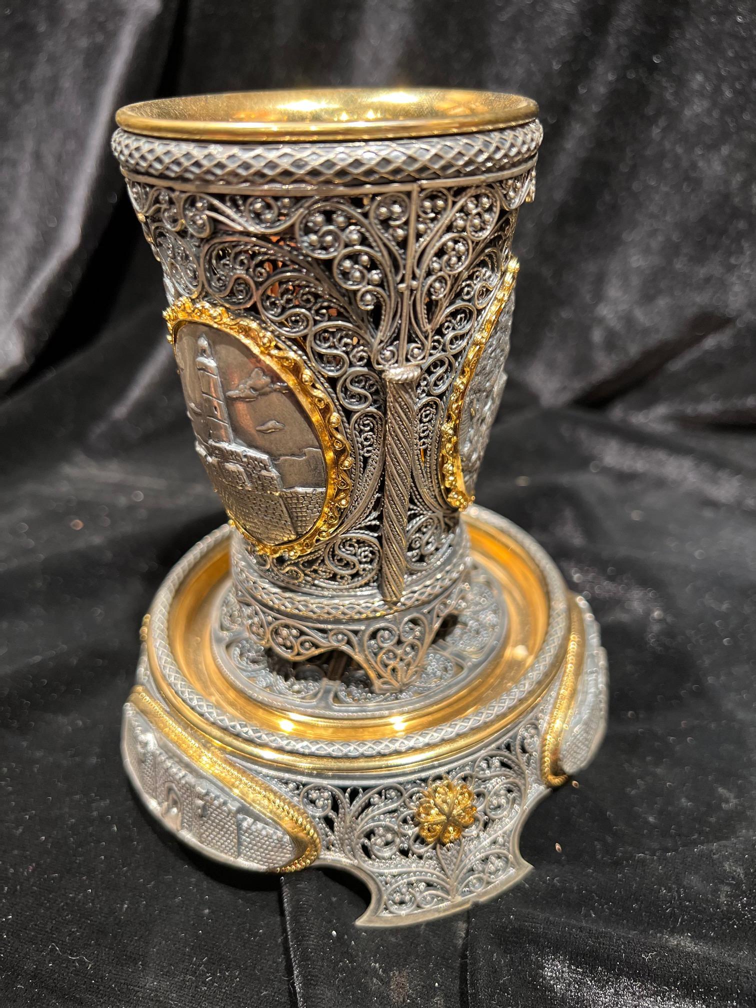 Rare et exceptionnelle tasse Kiddush judaïque en argent sterling avec or à l'intérieur  en vente 5
