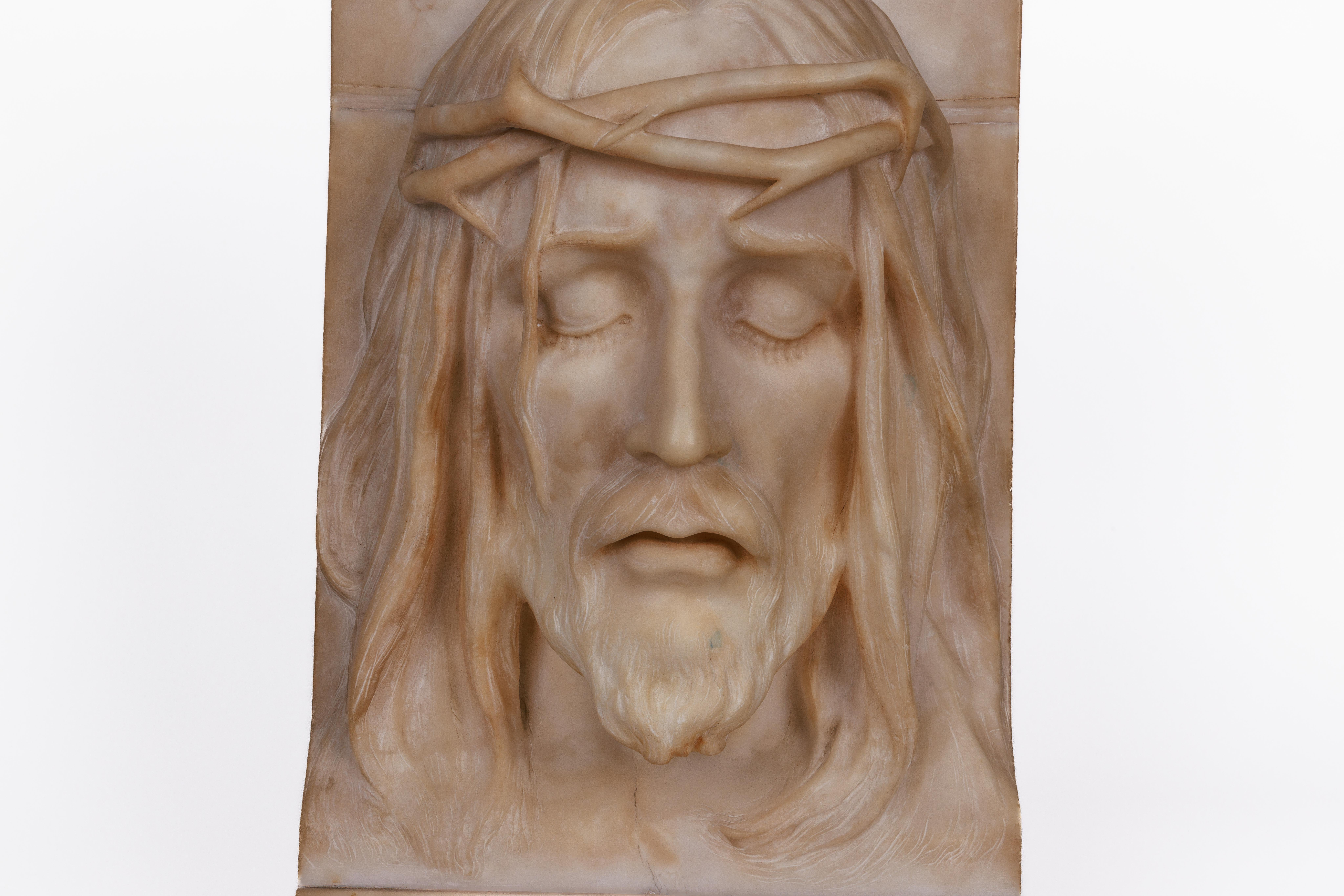 Seltene und bedeutende italienische Alabasterbüste des Jesus Christus aus Alabaster, um 1860 (Braun), Figurative Sculpture, von Unknown