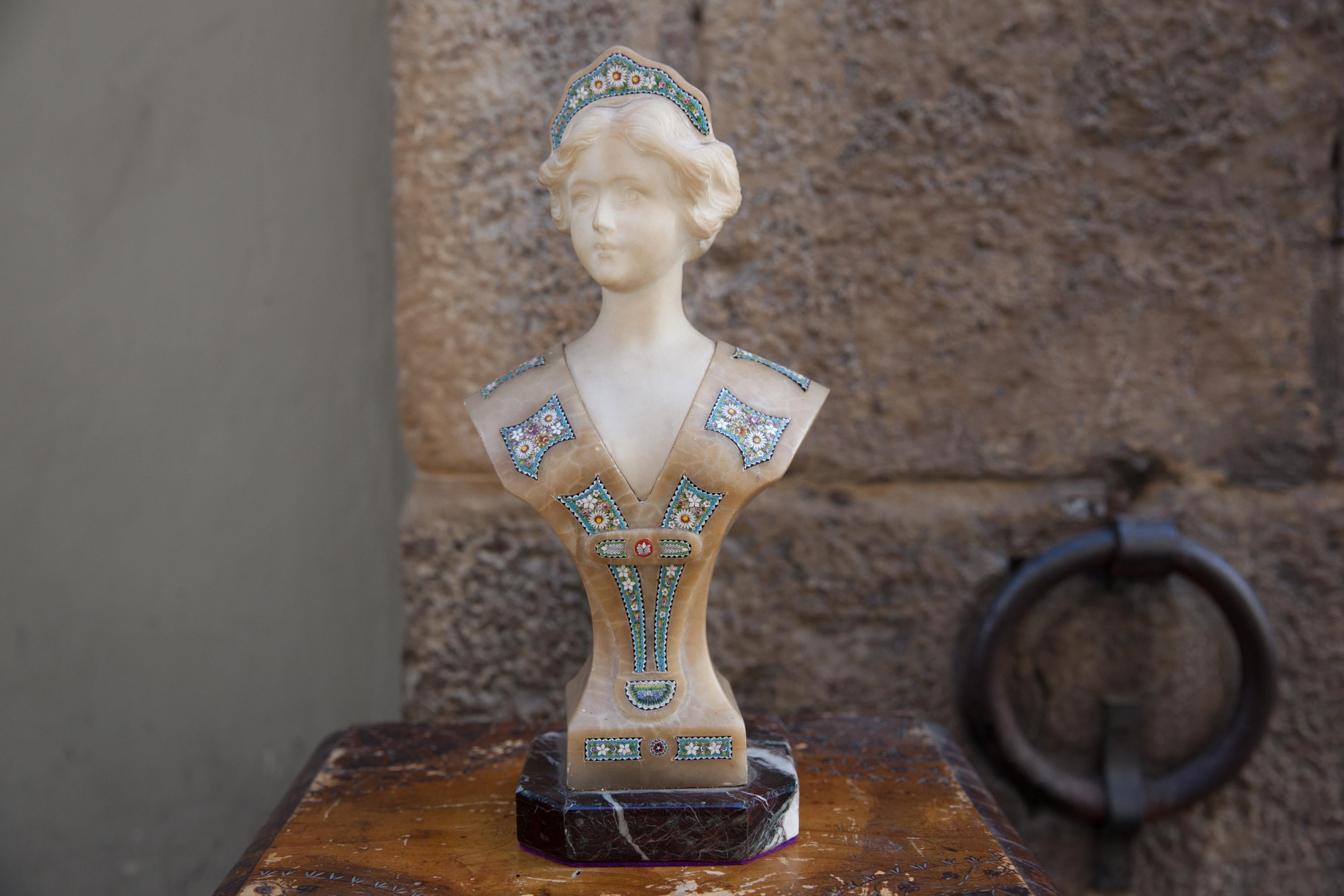 Raro busto Art Nouveau in alabastro e micromosaico For Sale 9