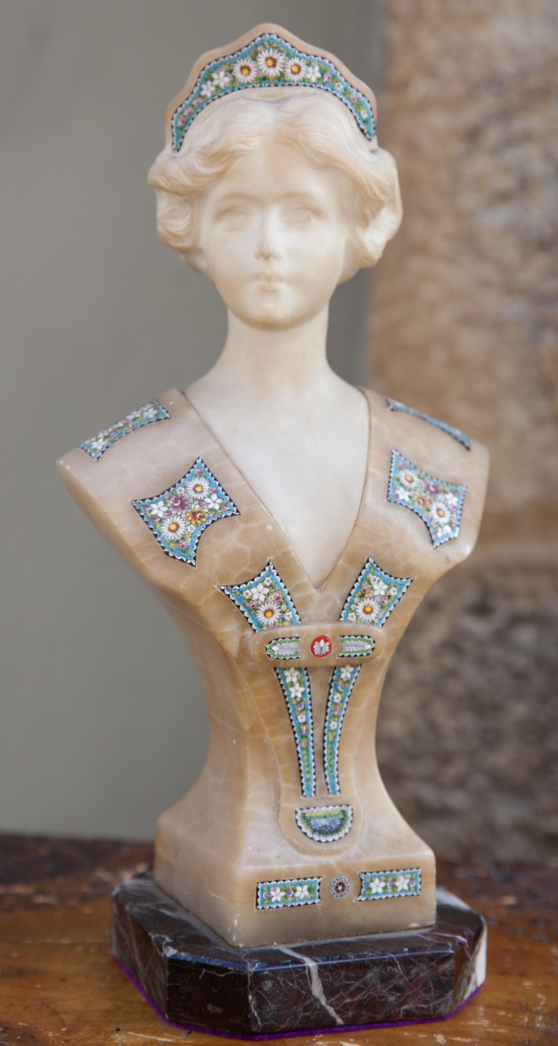 Unknown Figurative Sculpture - Raro busto Art Nouveau in alabastro e micromosaico
