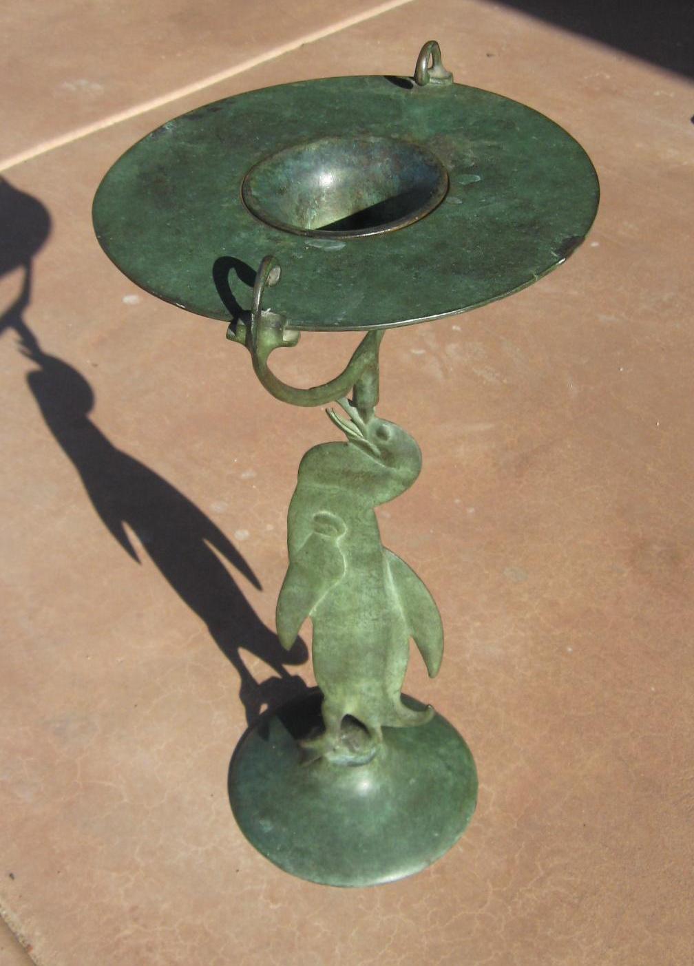 Fabulous deco penguin design- bronze cigar stand by Connecticut sculptor Robert Garret Thew, (1892-1964).
Signed on the base 