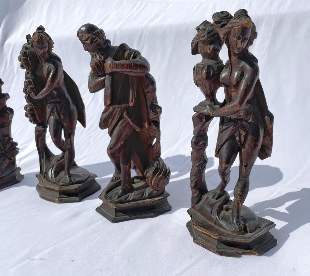 Four carved wooden sculptures - Four Seasons - Venice, 18th century

10 x 8 x h 20 cm.

Entirely in carved wood.

Condition report: Good state of conservation of the sculptural work, there are signs of aging and wear.


- This item is sold with a