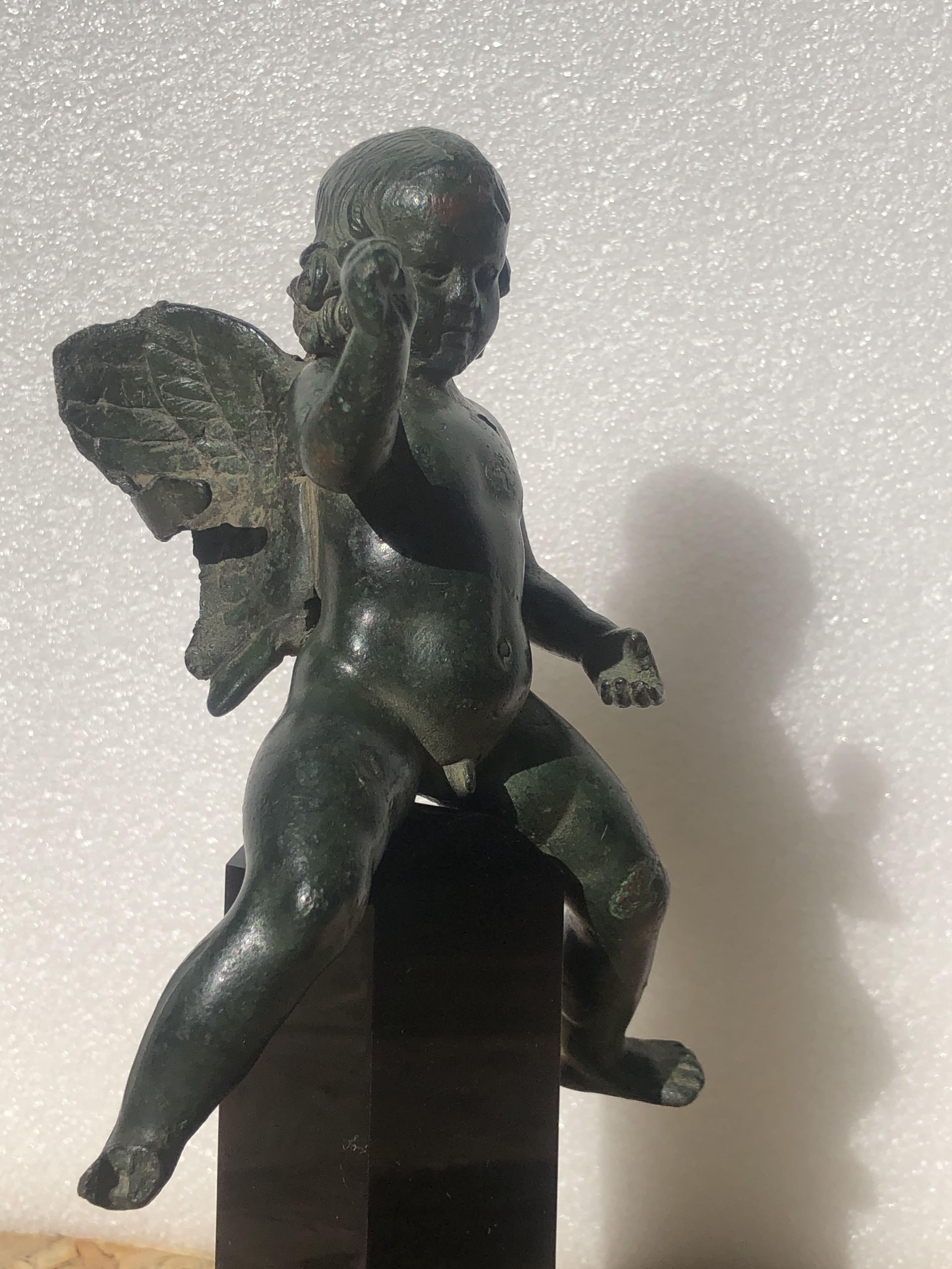 ANCIENT ROMAN BRONZE FIGURE OF WINGED EROS RIDING A DOLPHIN, 2ND CENTURY AD For Sale 4