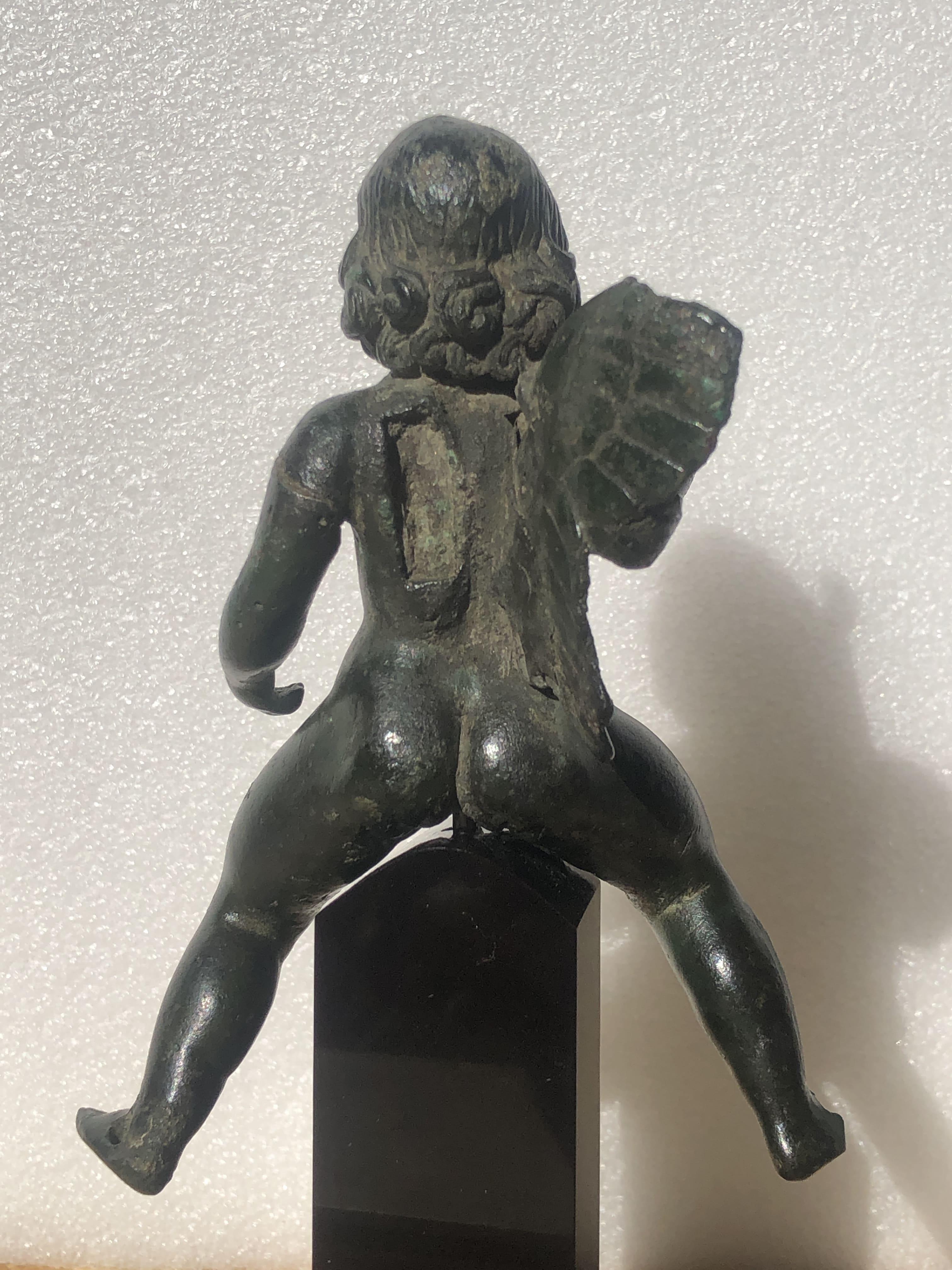 ANCIENT ROMAN BRONZE FIGURE OF WINGED EROS RIDING A DOLPHIN, 2ND CENTURY AD For Sale 1