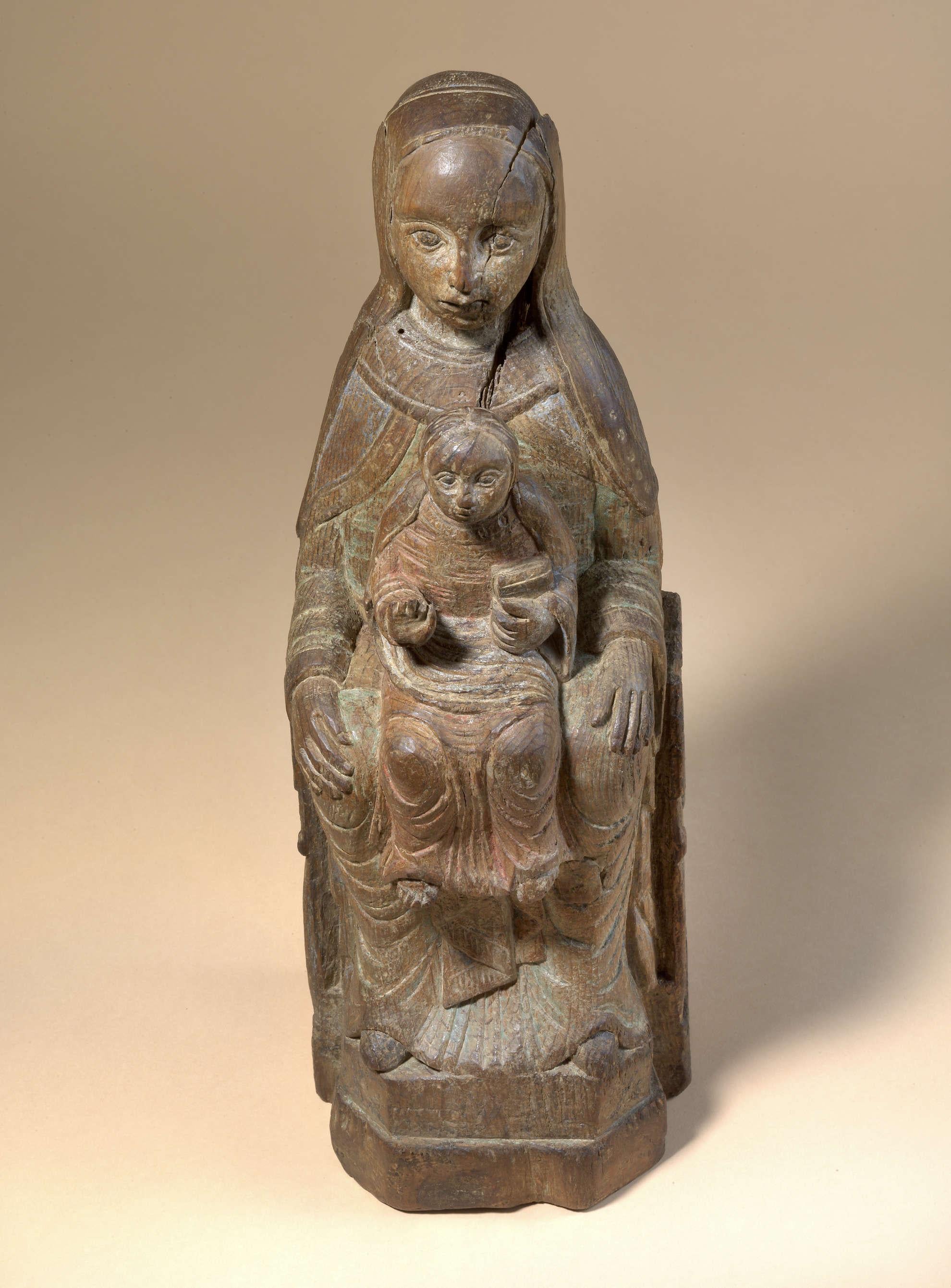 Madonna romaine - 1175/80 - Marron Figurative Sculpture par Unknown