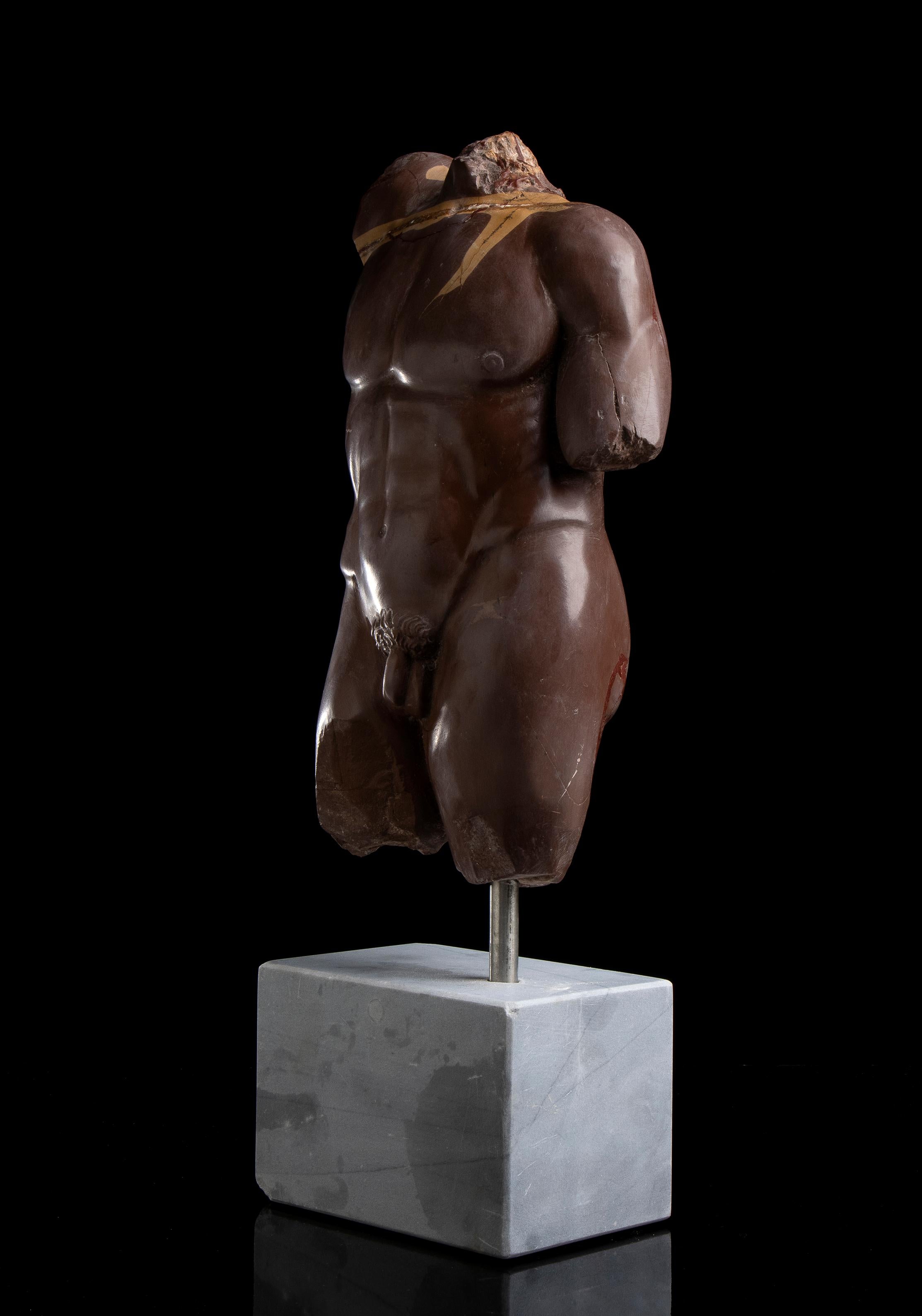 The Sculpture Torso with well highlighted muscles would seem in line with the figures of the athletes, It is a naked figure who rests his weight on his left leg with a slight inclination of the body in that direction and portrayed in a contrapposto