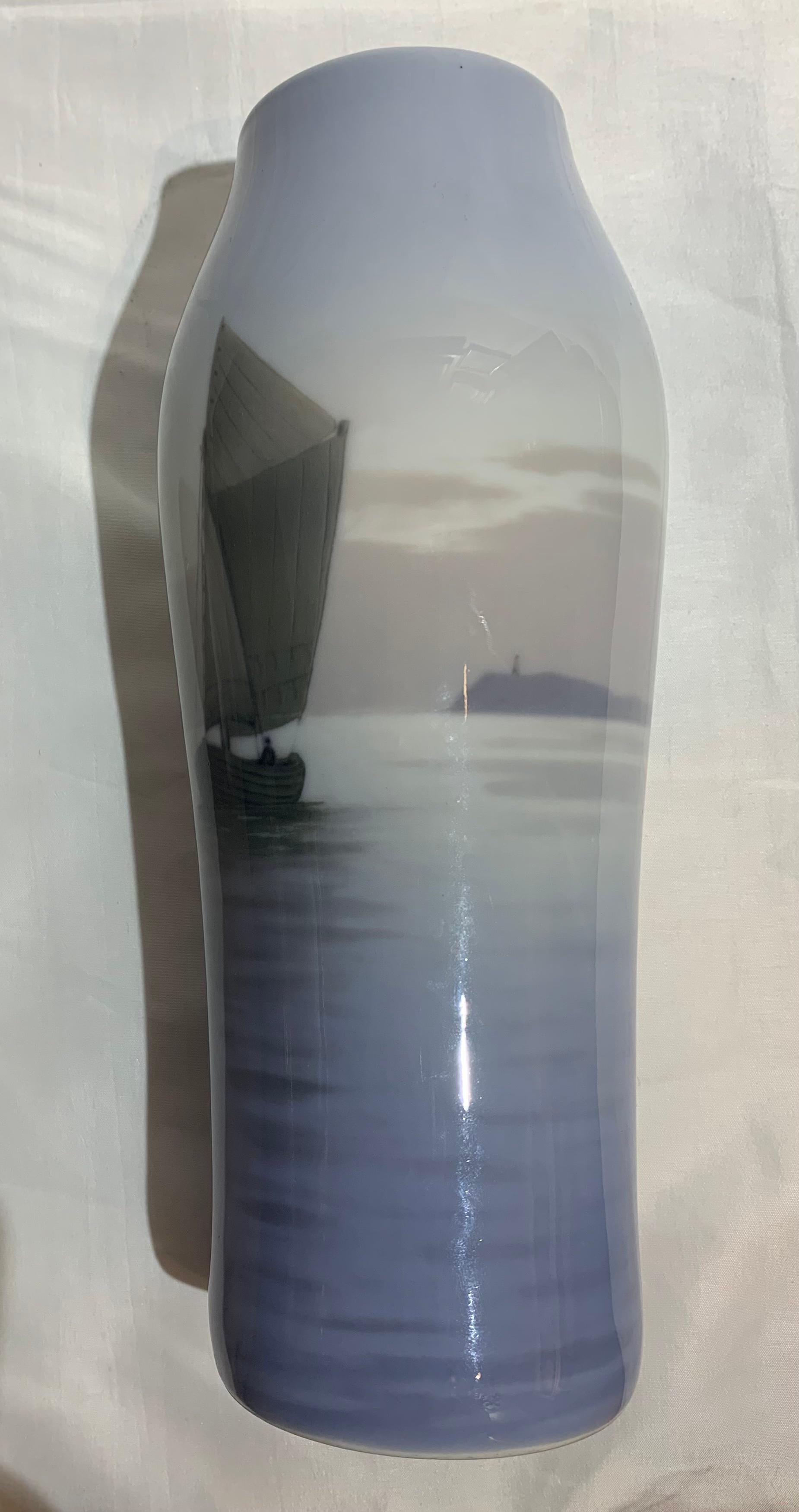 Royal Copehaghen. Vase with Sailing Ship in the Sea. Danish porcelain. Early 20th century. - Art Nouveau Sculpture by Unknown