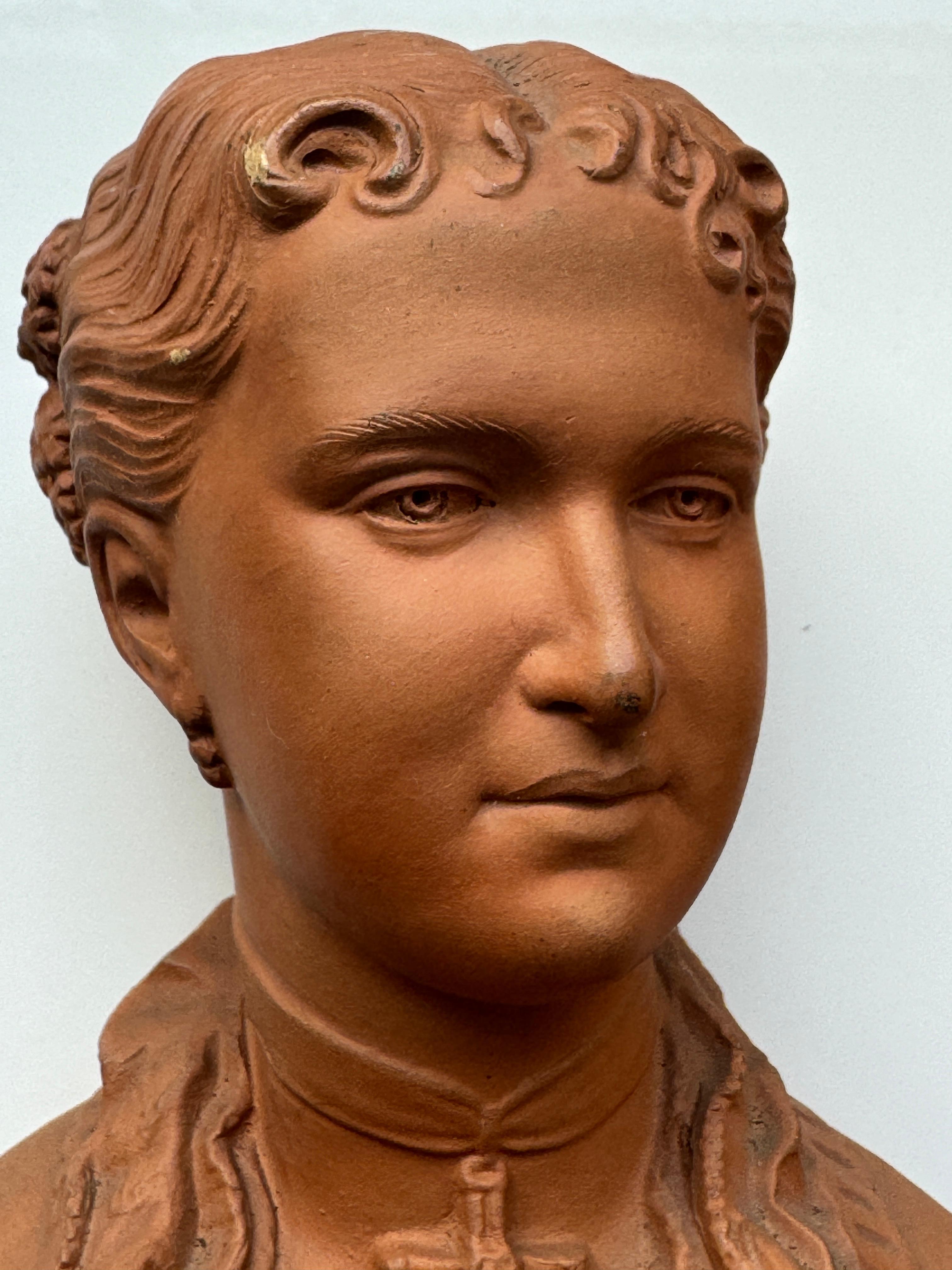 Scultura in terracotta in miniatura Rudolf e Stephanie in vendita 6
