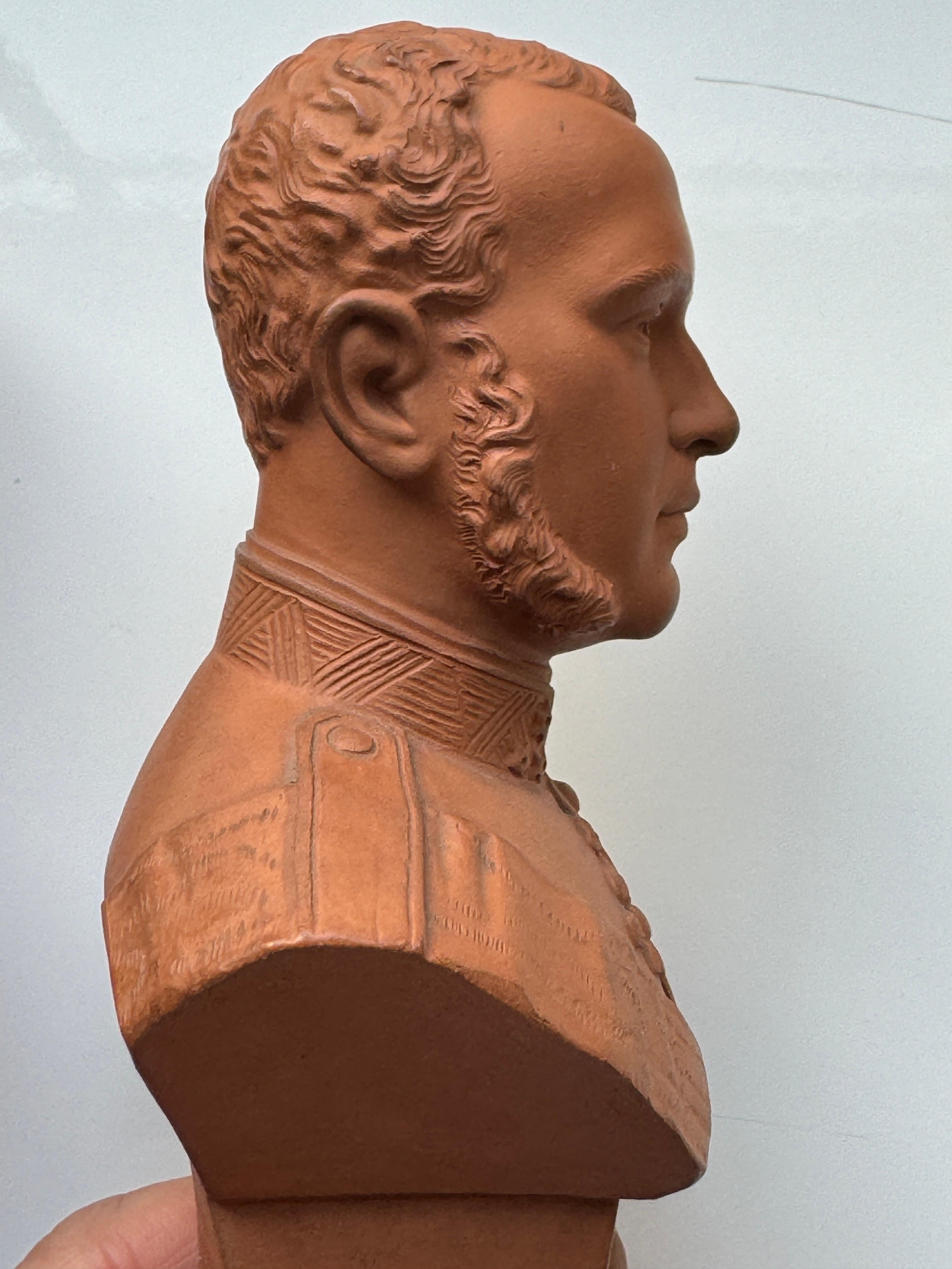 Scultura in terracotta in miniatura Rudolf e Stephanie in vendita 9