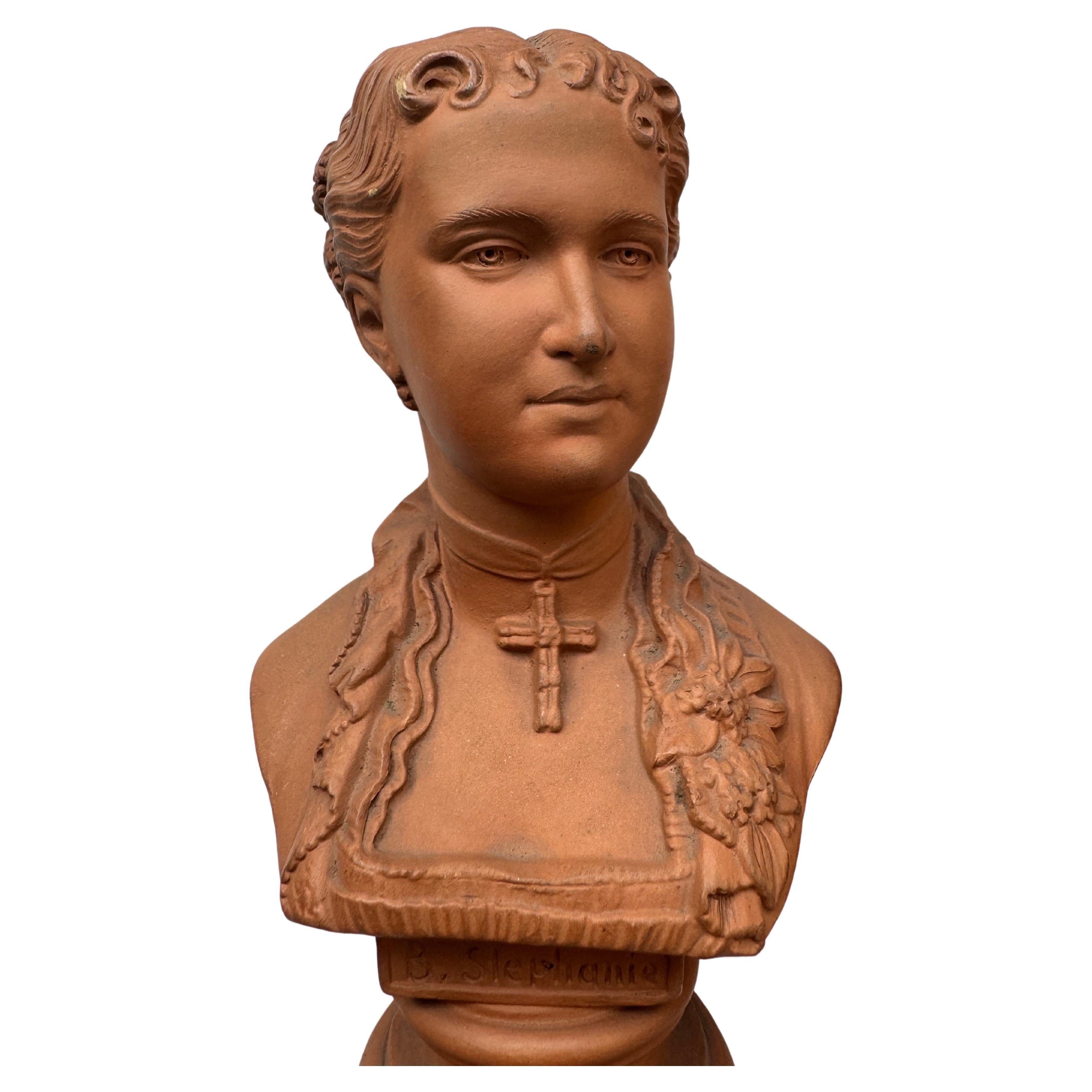 Scultura in terracotta in miniatura Rudolf e Stephanie in vendita 1