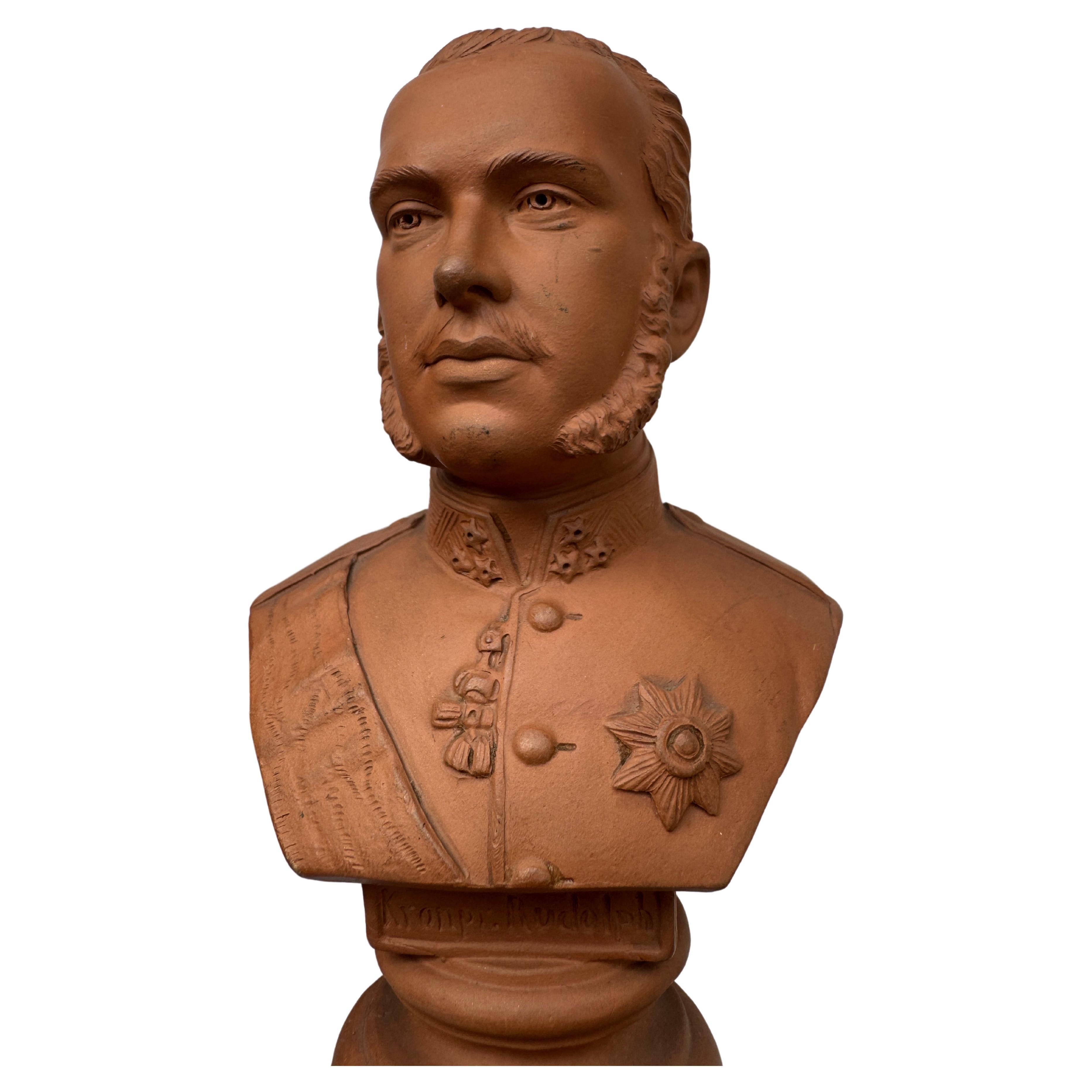 Scultura in terracotta in miniatura Rudolf e Stephanie in vendita 2