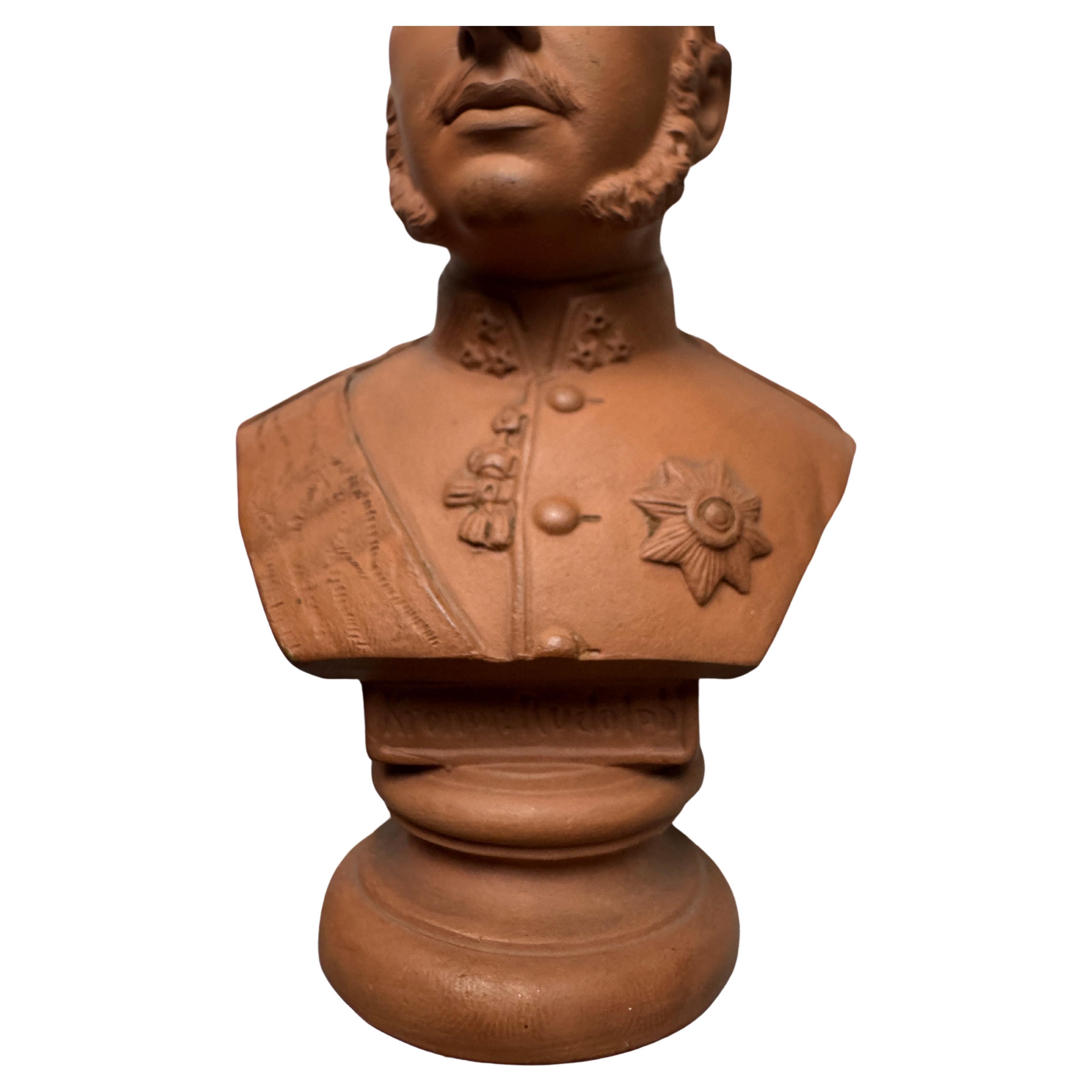 Scultura in terracotta in miniatura Rudolf e Stephanie in vendita 3