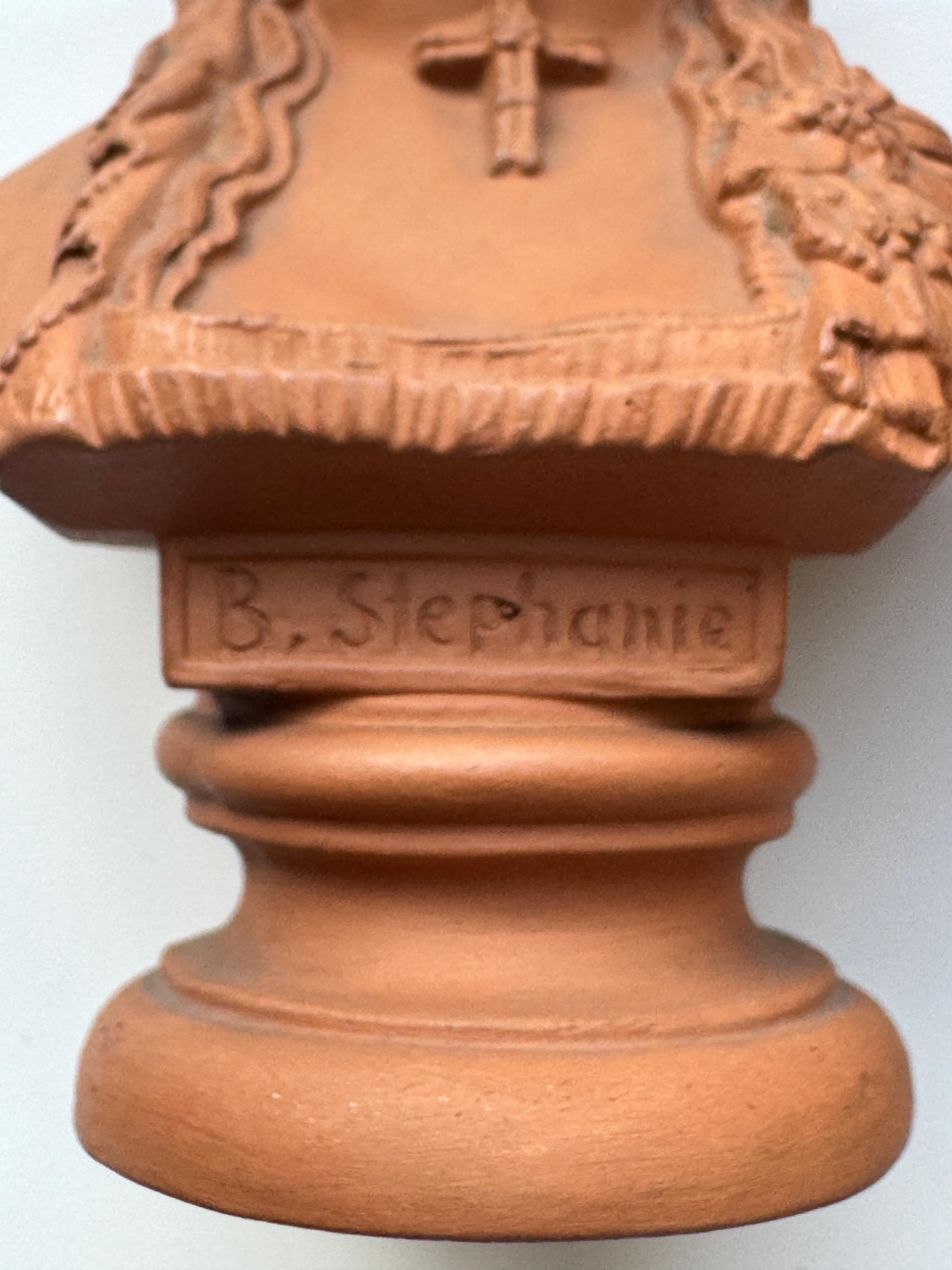 Scultura in terracotta in miniatura Rudolf e Stephanie in vendita 5