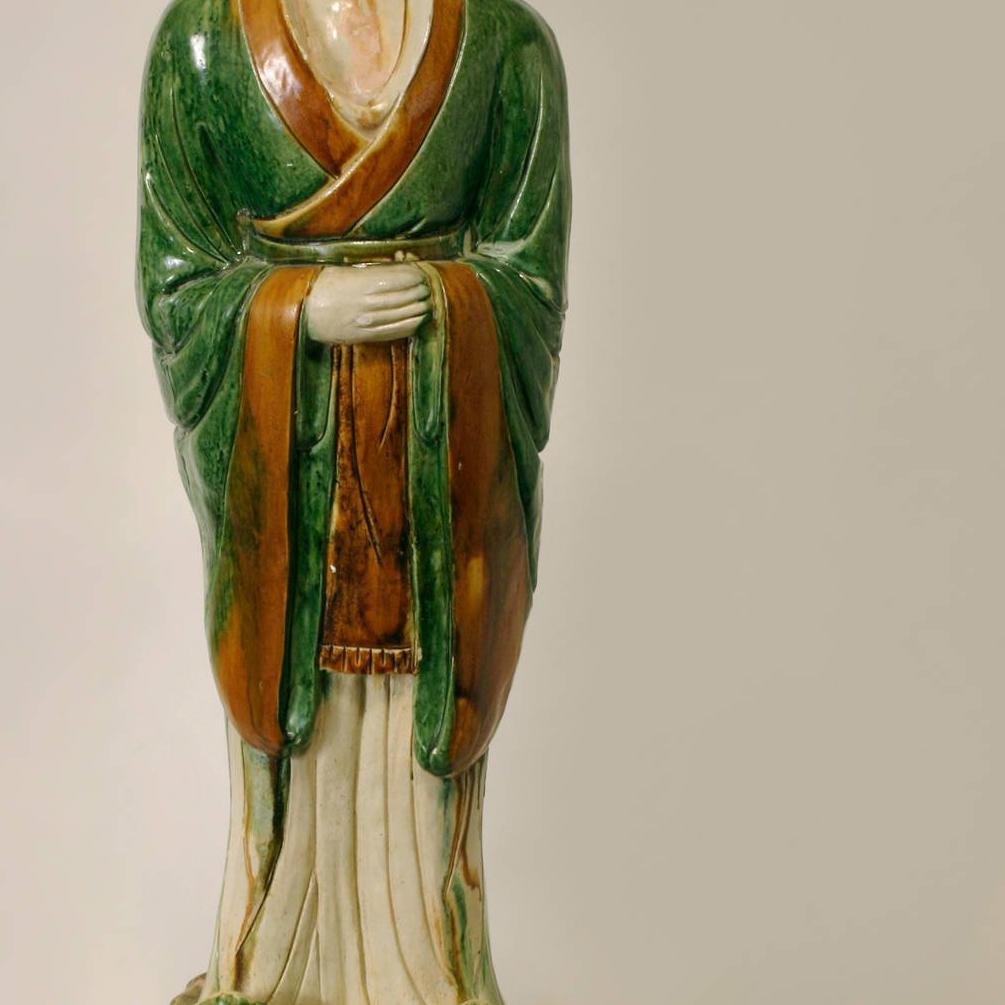Sancai-glasierter Offizieller (Grün), Figurative Sculpture, von Unknown