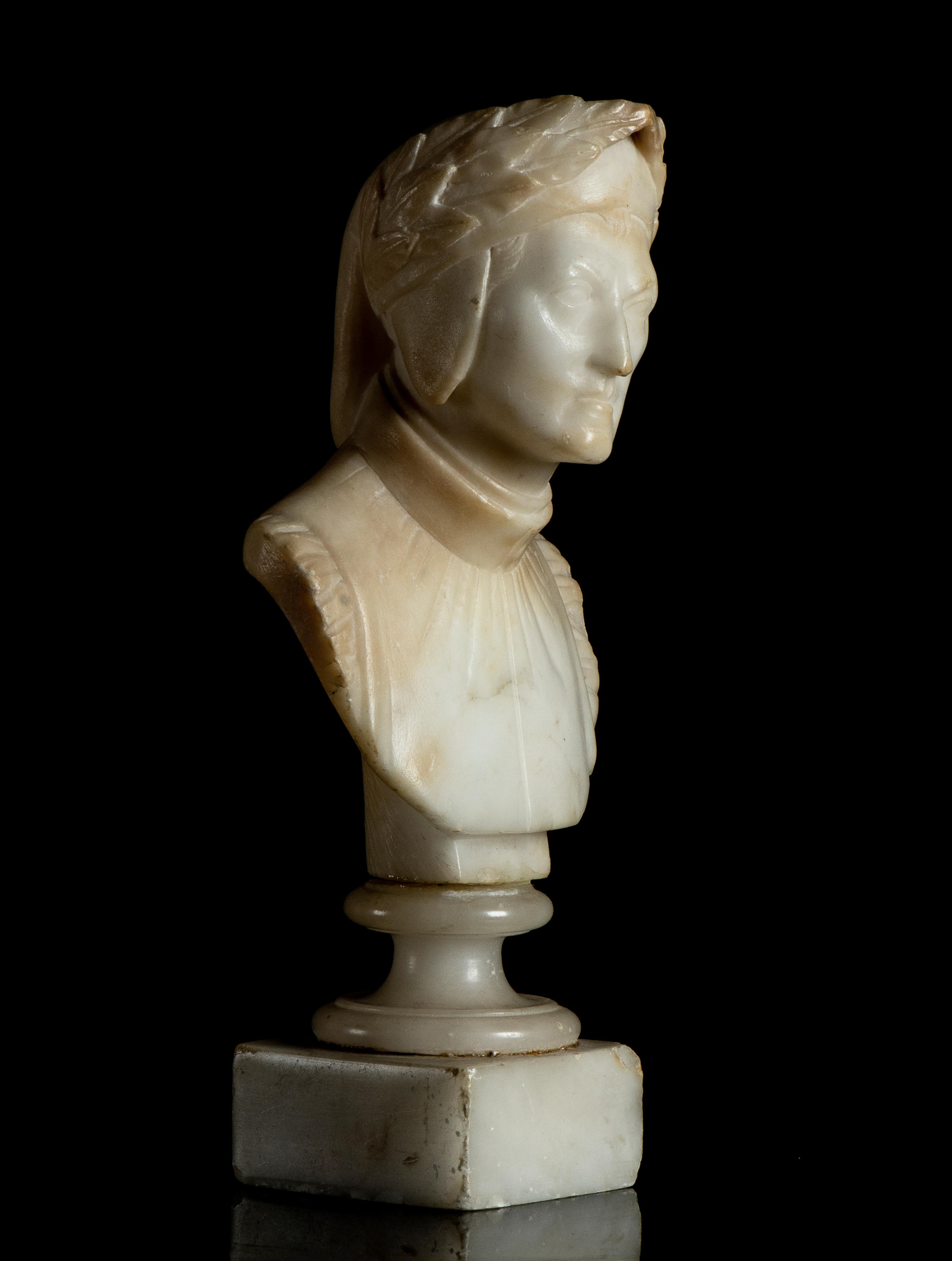 Skulptur-Porträtbüste von Dante Alighieri aus weißem italienischem Alabaster Grand Tour  – Sculpture von Unknown