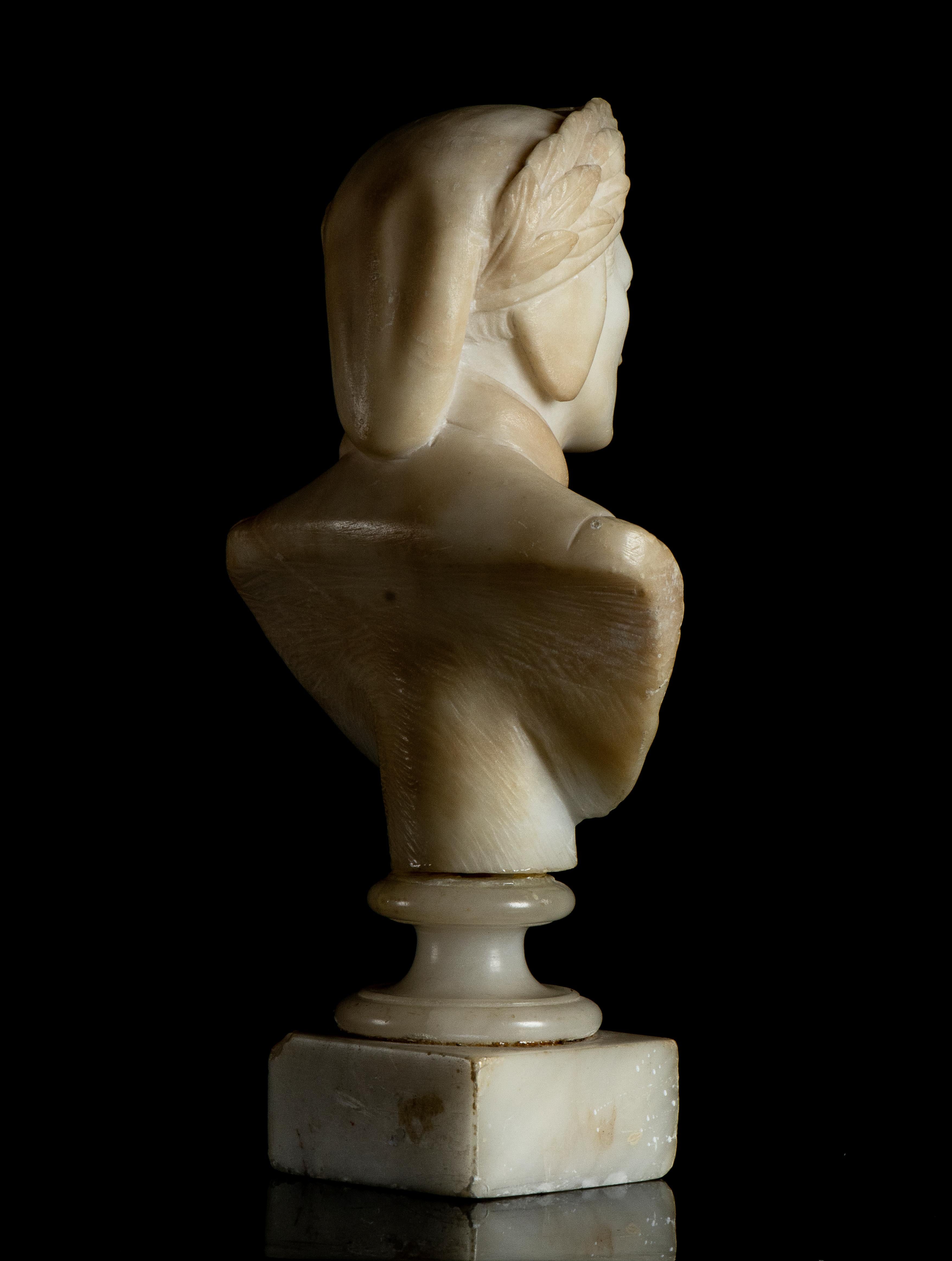 Skulptur-Porträtbüste von Dante Alighieri aus weißem italienischem Alabaster Grand Tour  (Weiß), Figurative Sculpture, von Unknown
