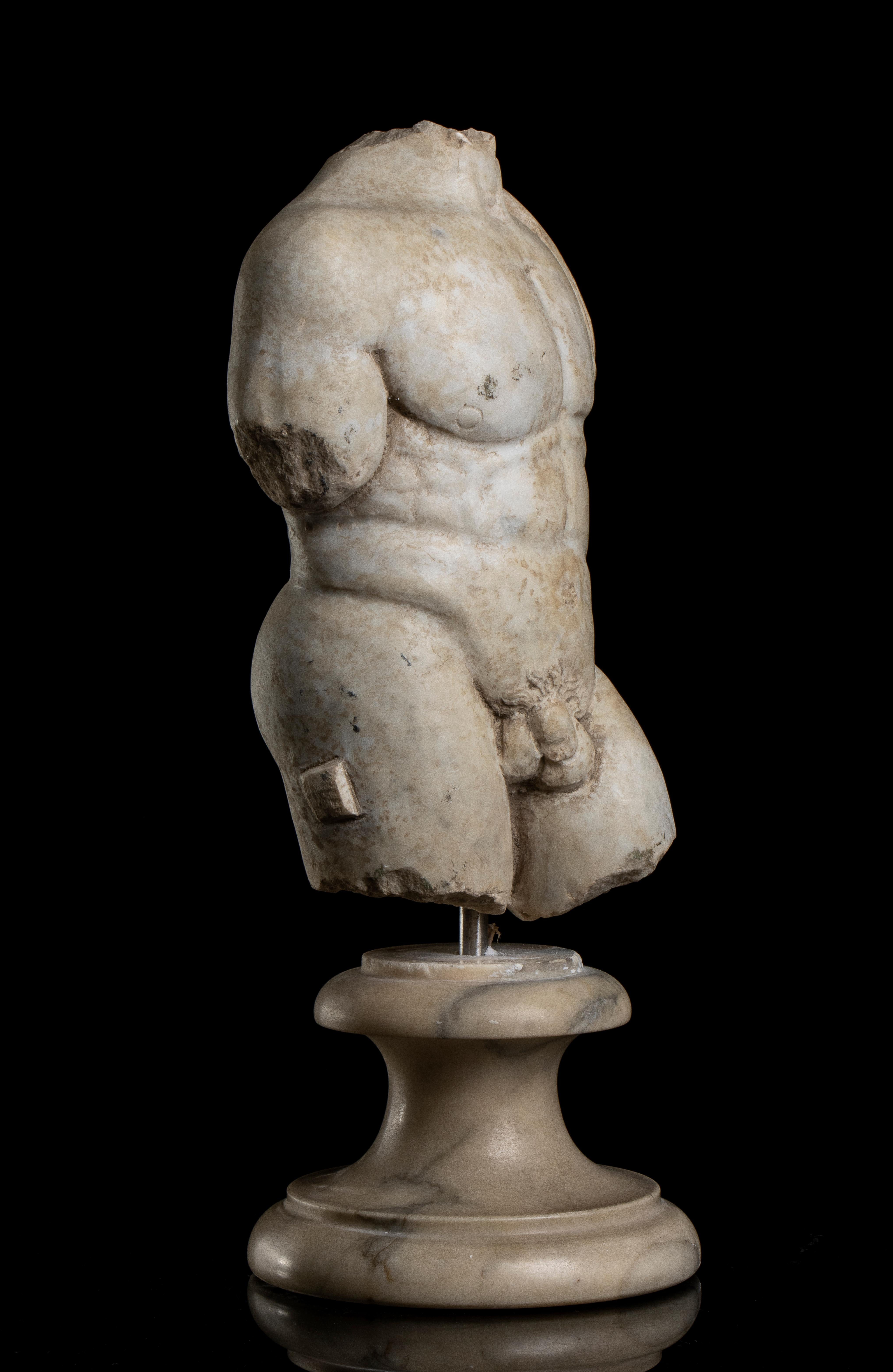 Skulptur Torso aus weißem Marmor der Herakel, Skulptur  Klassisch-klassisches italienisches Grand Tour-Stil  (Sonstige Kunststile), Sculpture, von Unknown