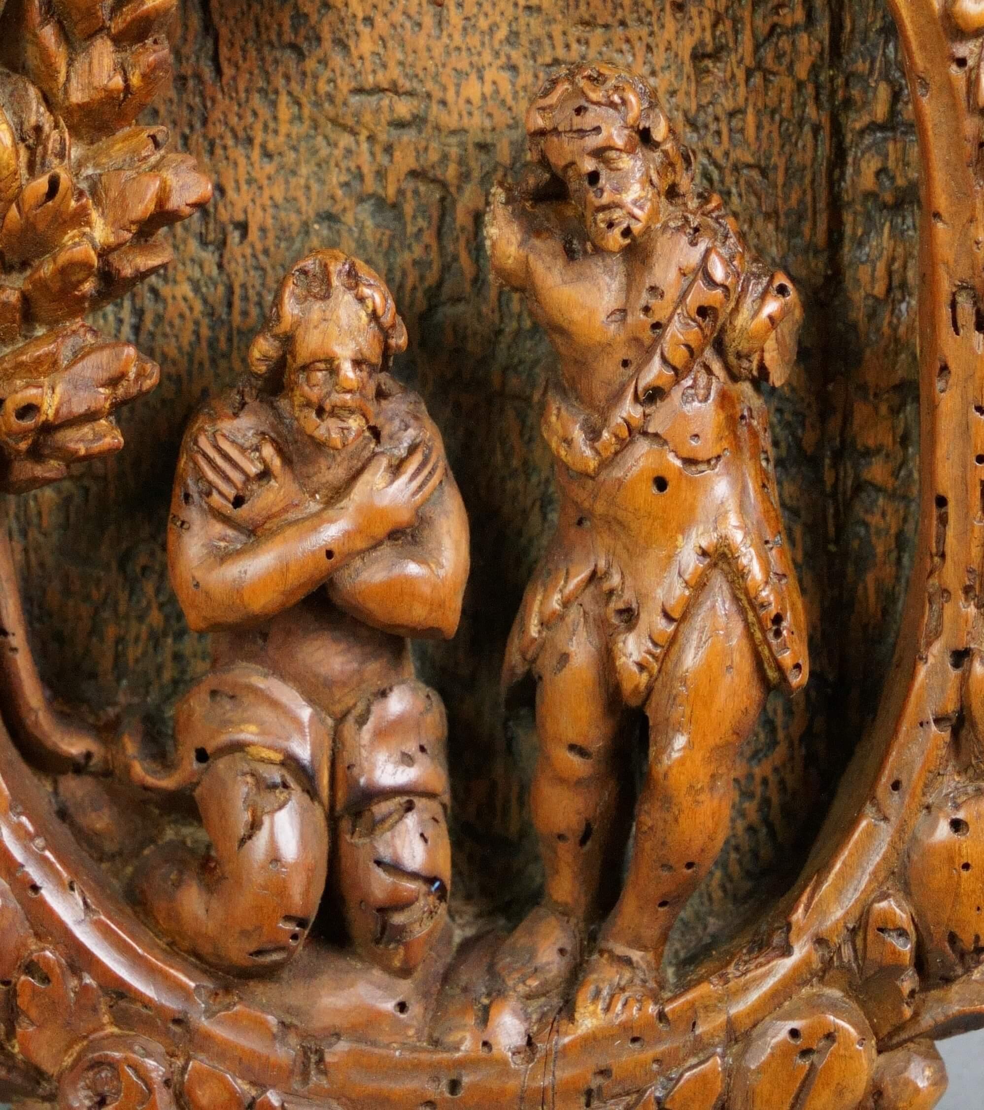 Sculpture en bas-relief en bois 
