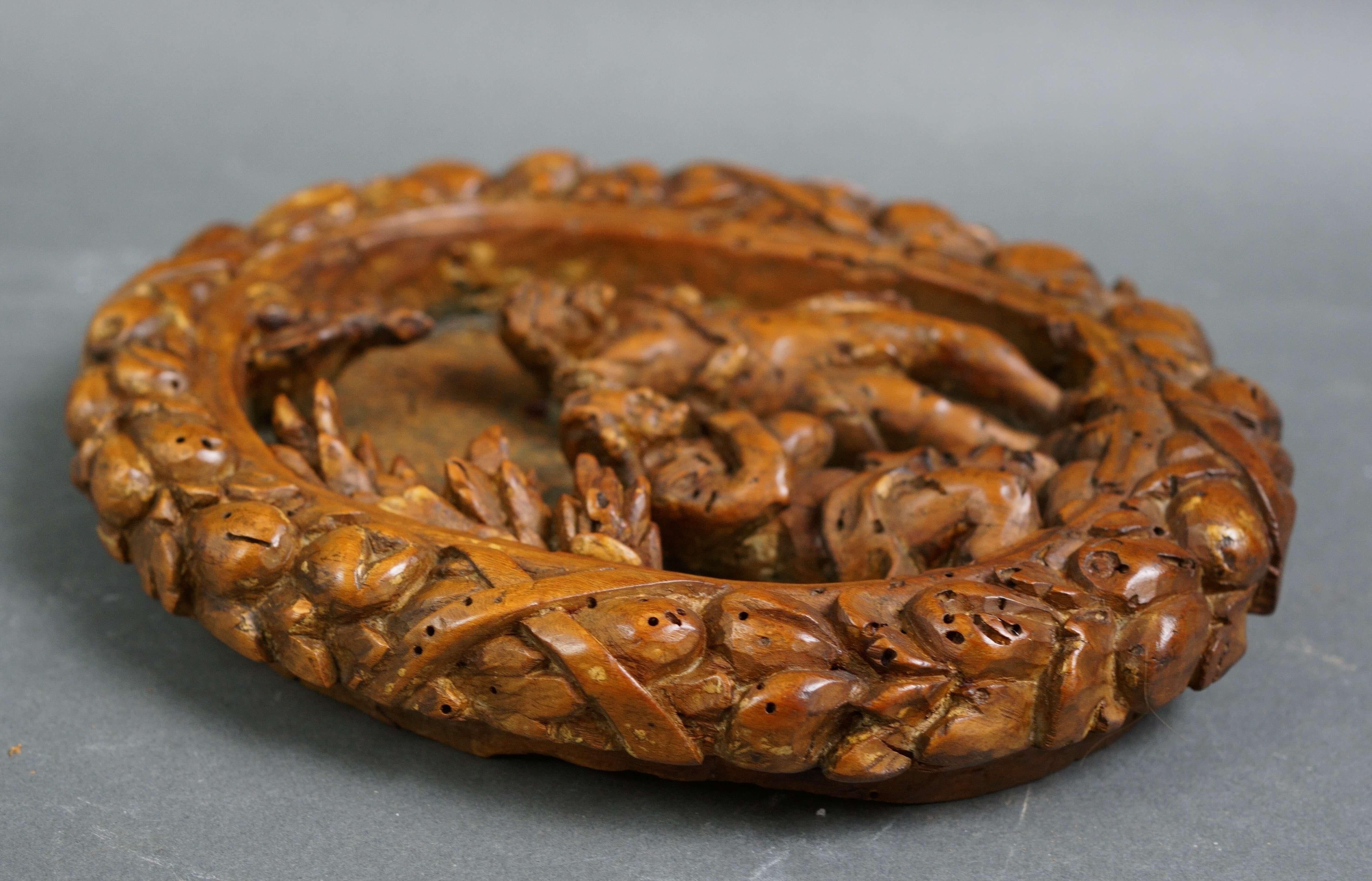 Sculpture en bas-relief en bois 