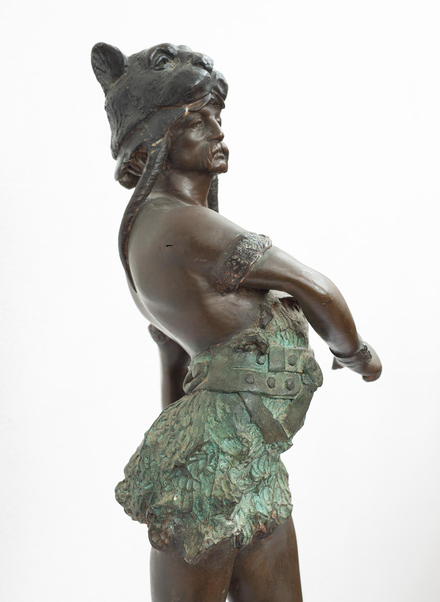 Sculpture ancienne en bronze patiné représentant Vercingétorix. en vente 1