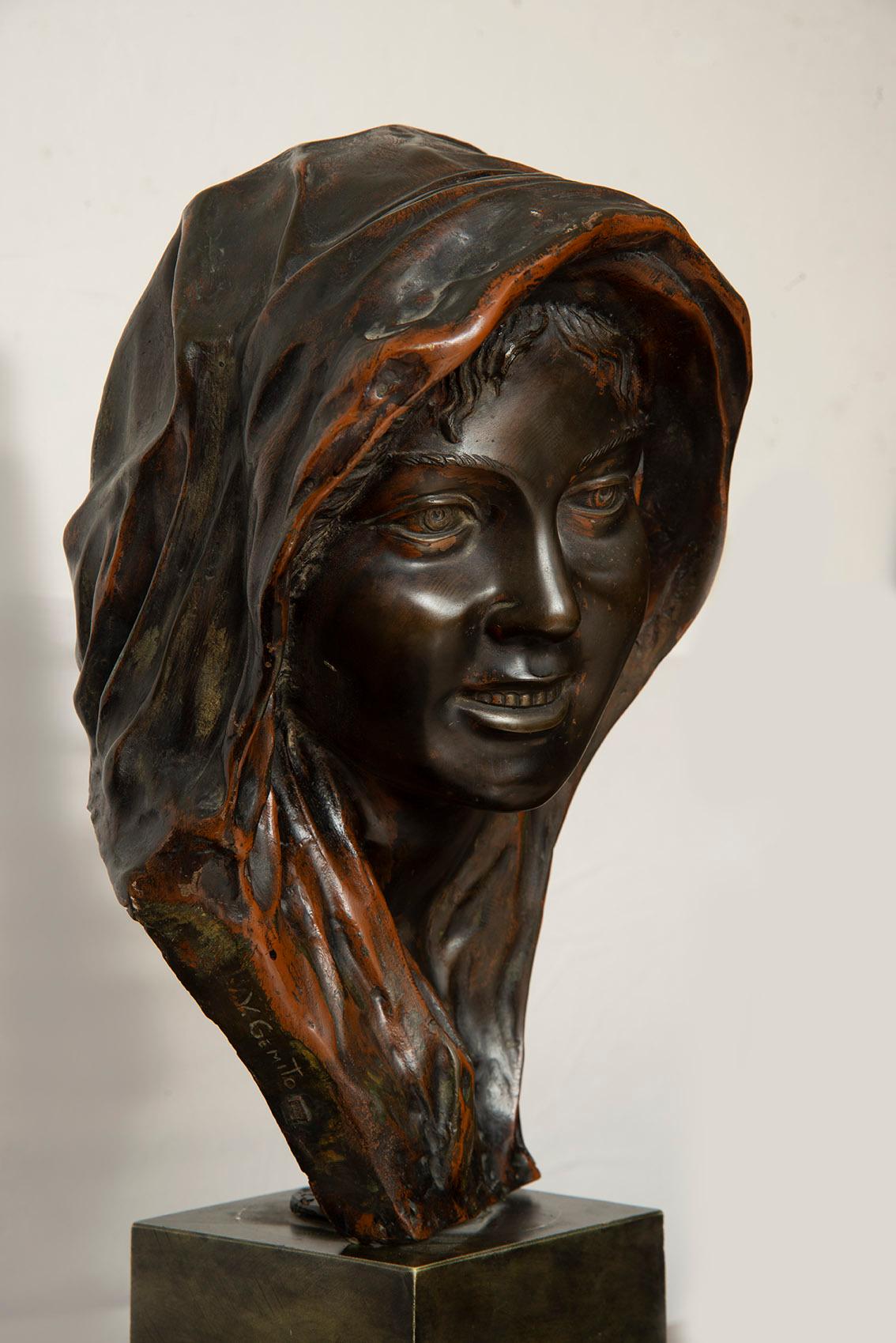 Sculpture ancienne en bronze bruni représentant une tête de femme (NINA) signée Gemito galleria Chiurazzi.

La femme à l'expression un peu triste est l'épouse de l'artiste, qui la représente avec un voile sur la tête.

Vincenzo Gemito (Naples, 16