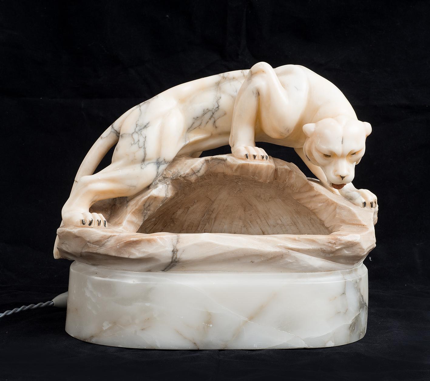 Unknown Figurative Sculpture – Scultura antica/Lampada Napoleone III. Francese in Alabaster fiorito.