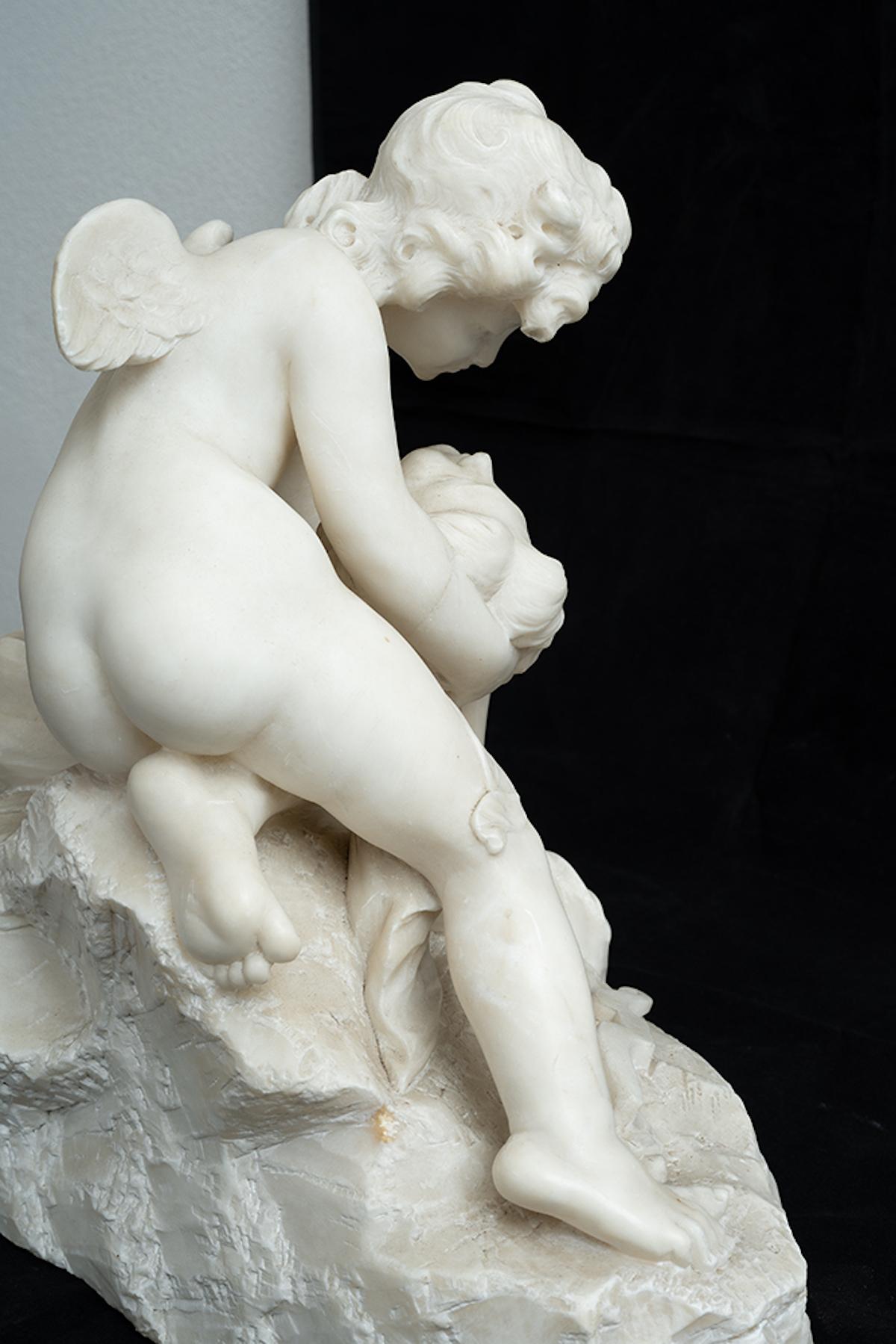 Antique French Napoleon III alabaster sculpture depicting Cupid and Psyche. - Gray Figurative Sculpture by Unknown