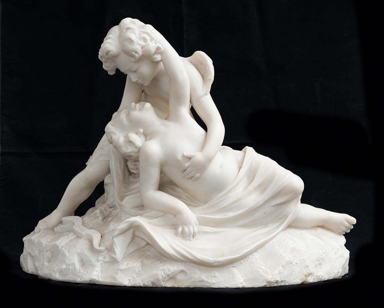 Unknown Figurative Sculpture – Antike französische Alabasterskulptur Napoleon III. mit der Darstellung von Amor und Psyche.