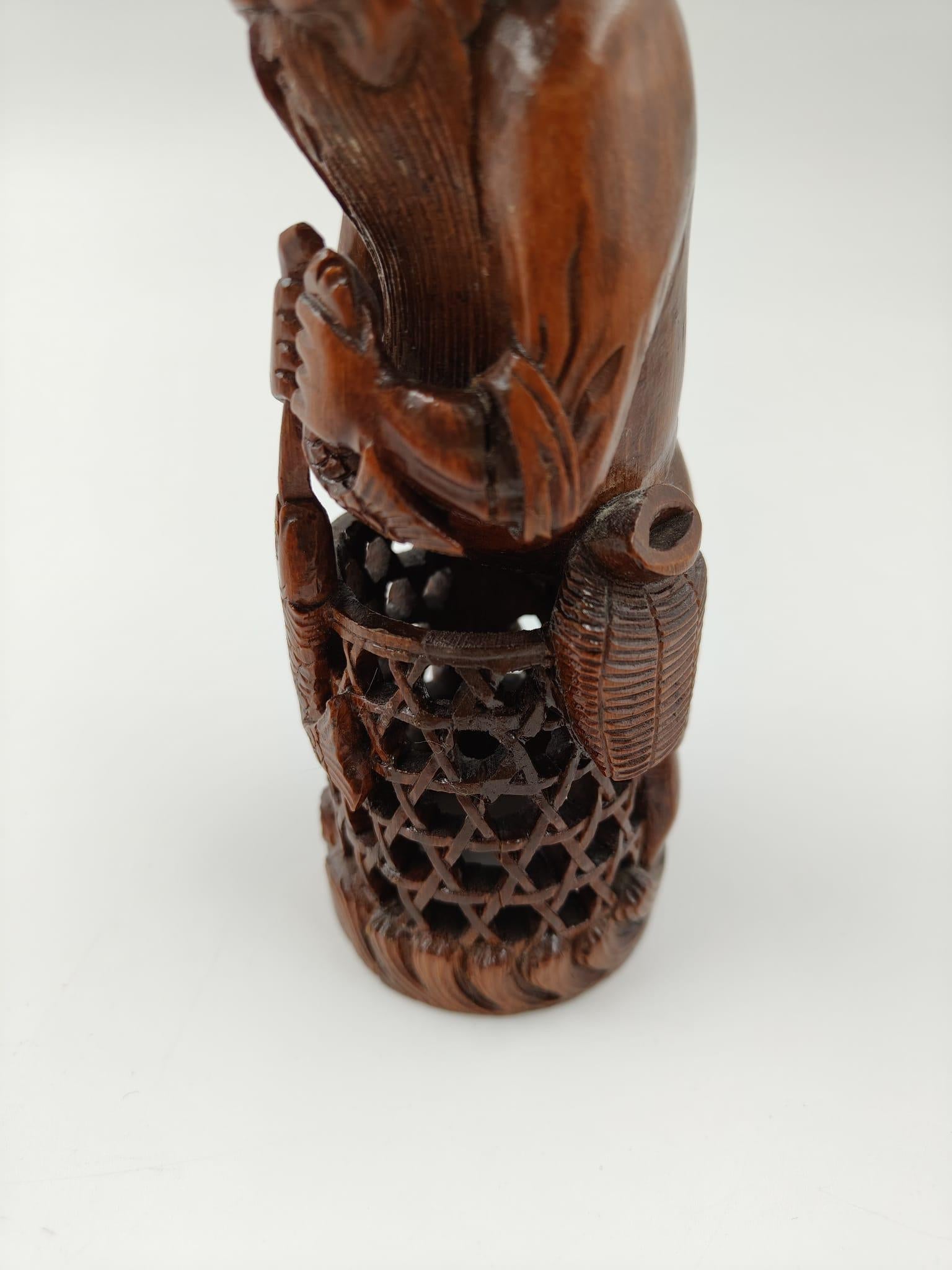 Scultura in legno di bambù raffigurante un pescatore, cinese, primi anni '900 in vendita 2