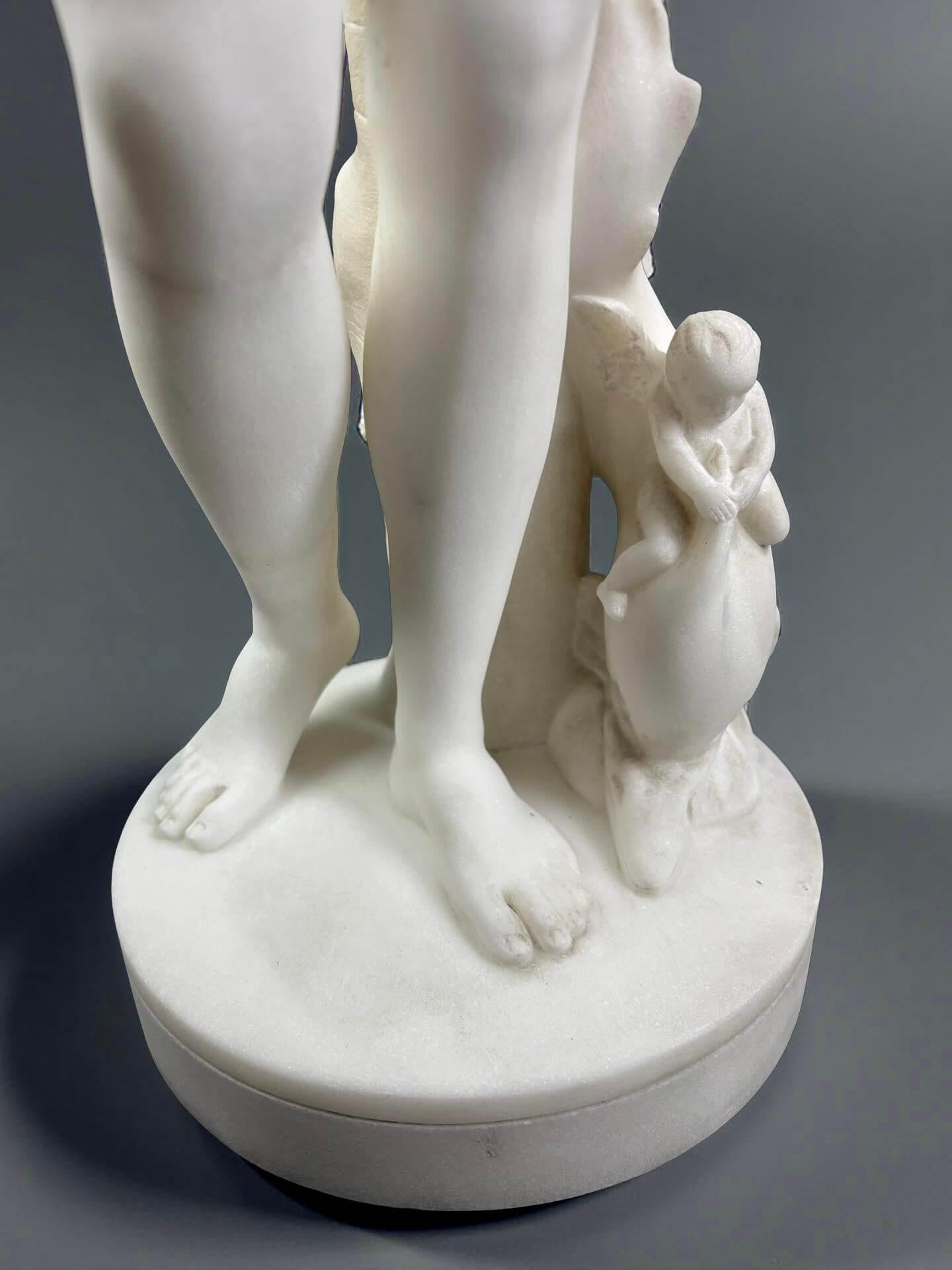 Sculpture en marbre blanc Vénus des Médicis Italie Florence milieu du XIXe siècle en vente 6