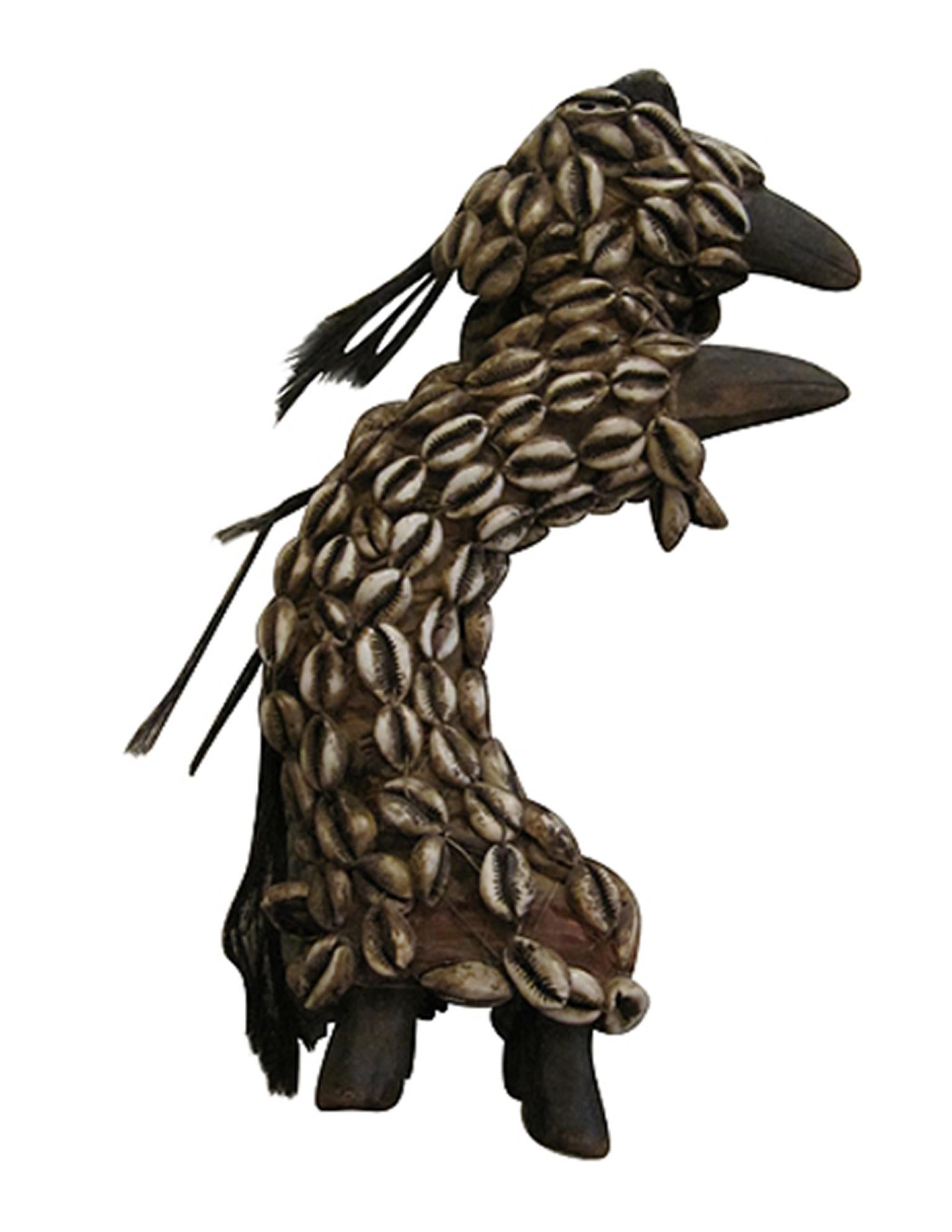 "Senufo (Gbon) Statute of Royalty" (statue de la royauté), Bois, ivoire et coquillages de vache créé vers 1940