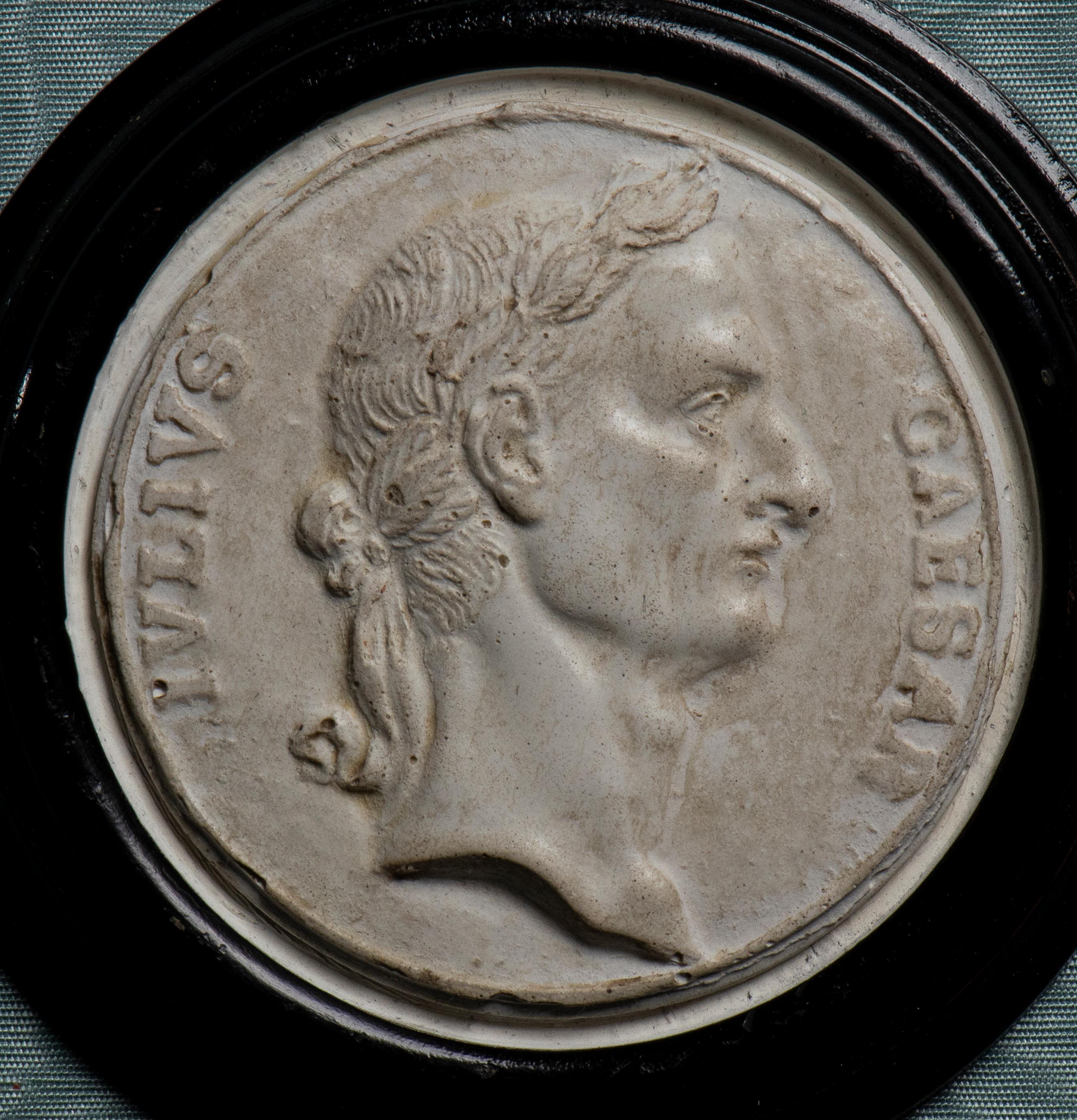 Set Of 5 Plaster Framed  Reliefs Of Romans 19th Century Grand Tour StyleItalian For Sale 1