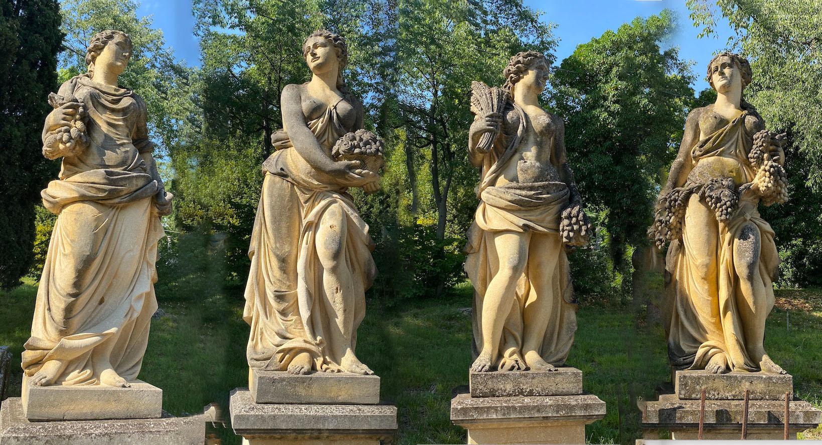 Ensemble d'extraordinaires statues italiennes en pierre représentant les quatre saisons