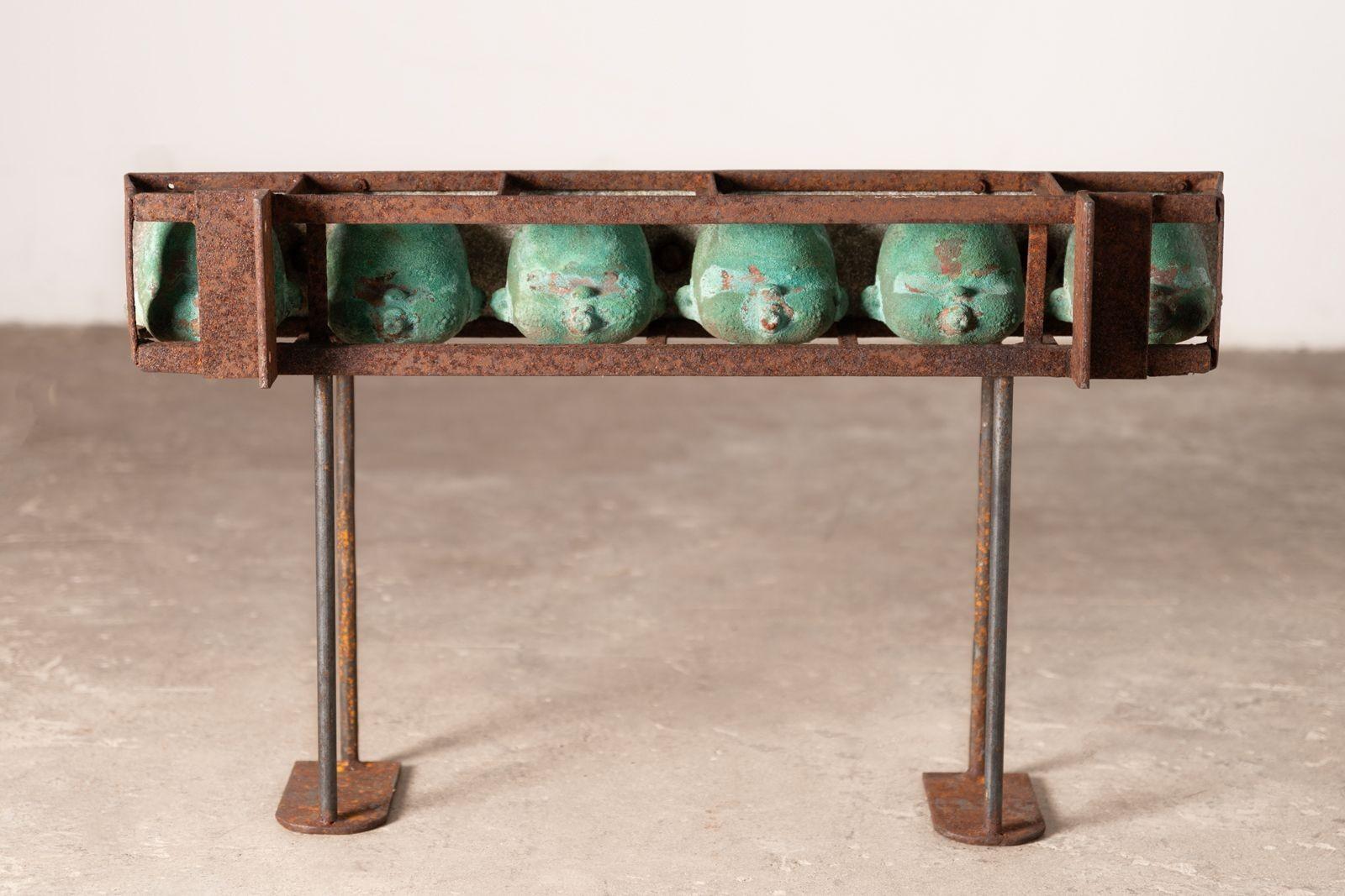 Set di sei teste di bambola in bronzo e set di otto stampi per torso di bambola in bronzo in vendita 1