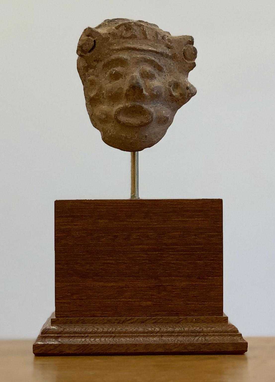 Unknown Figurative Sculpture - Small clay head - Remojadas Culture - Classic Veracruz Culture 100 BCE to 800 CE