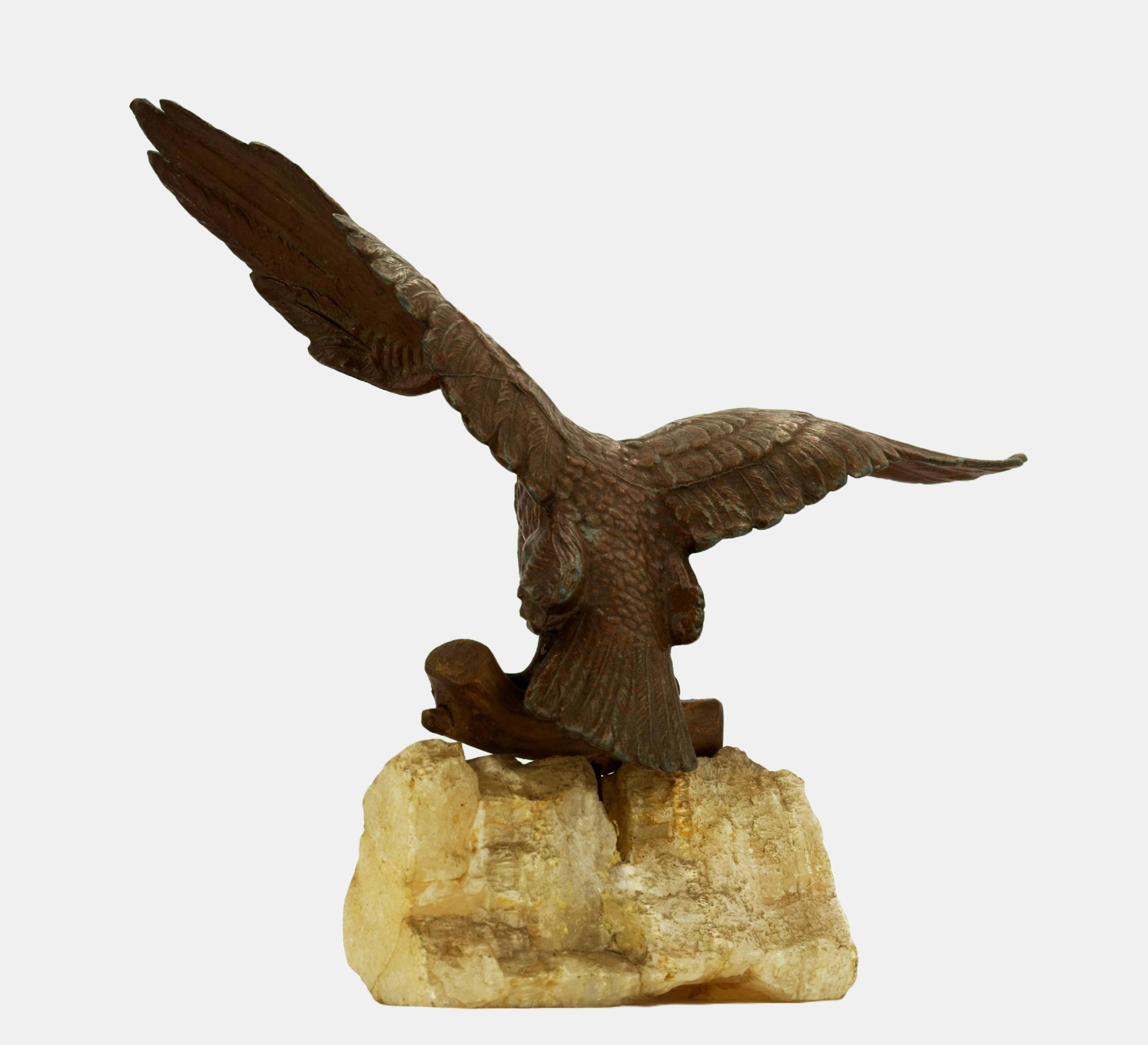 L'aquila che vola / - Con occhi d'aquila - - Figurative Sculpture Grigio di Unknown